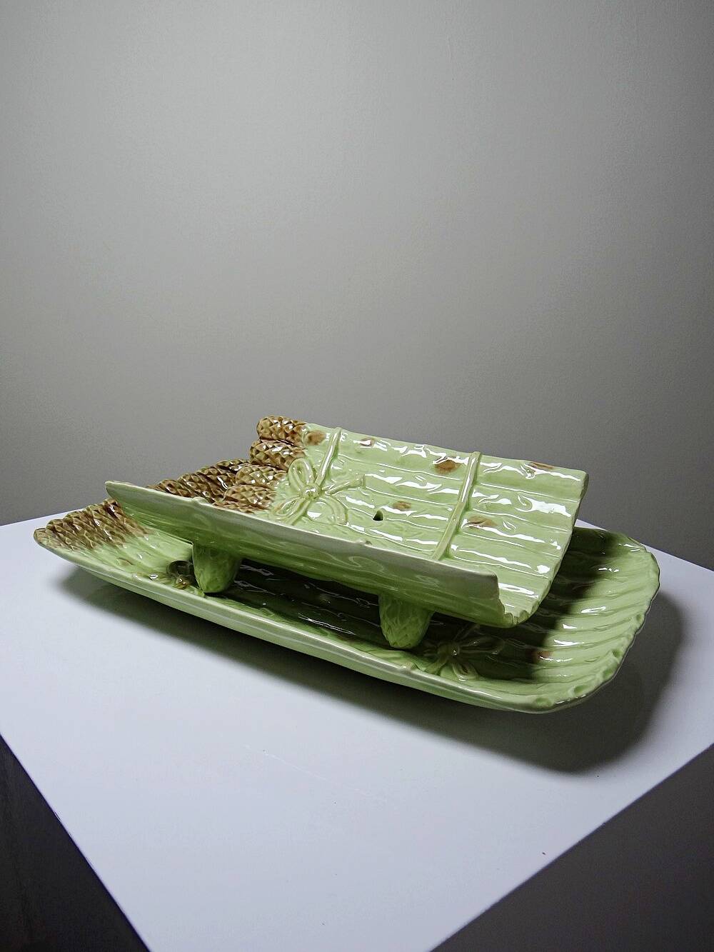 Asparagus service in earthenware, trompe-l'œil decoration, vintage 1970s-1980s.