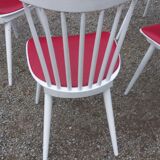 Set of 4 Scandinavian style chairs from the 50s in white lacquered wood and red skaï patties