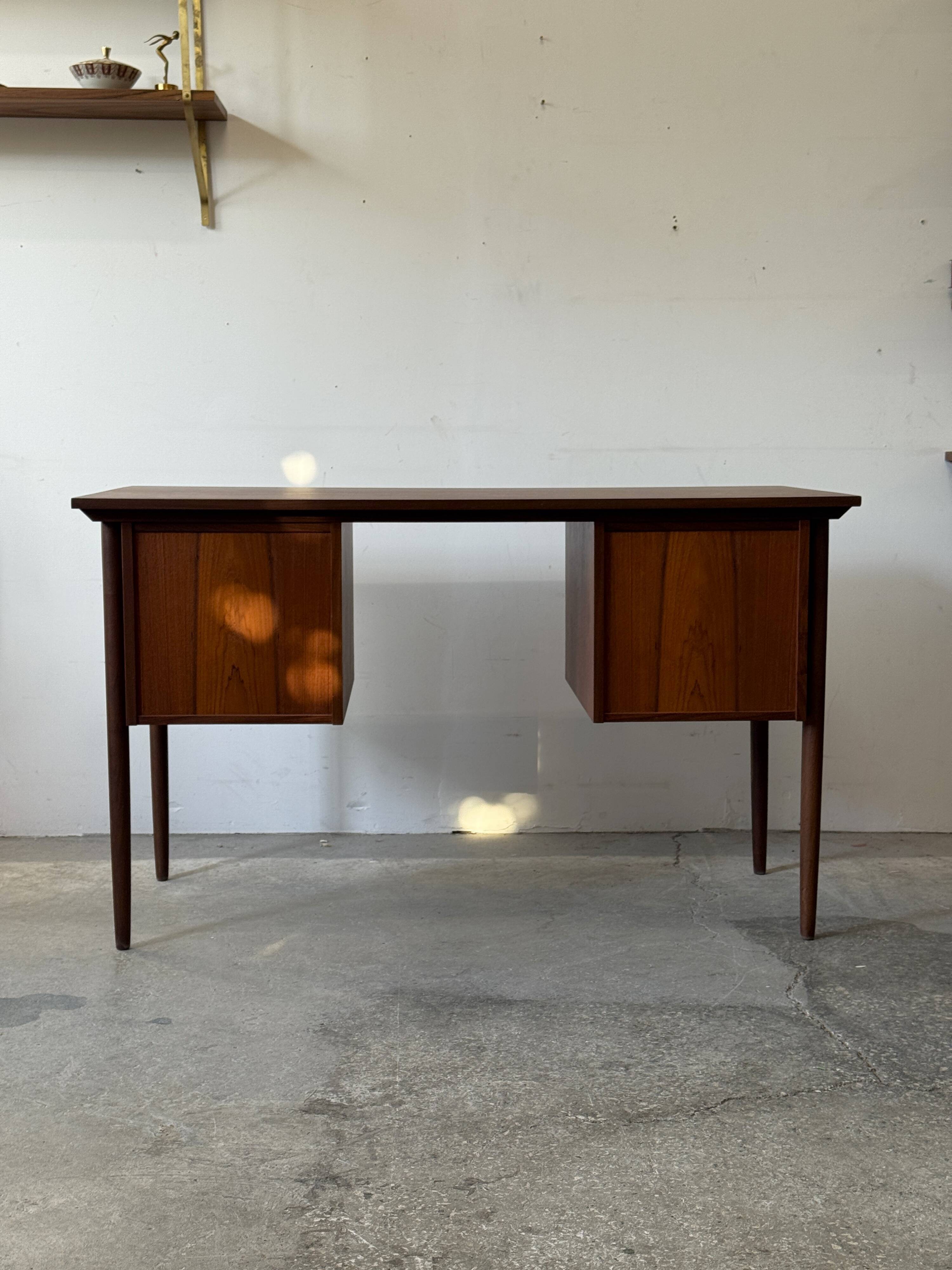 Teak desk, Denmark 60s/70s, vintage, mid-c modern