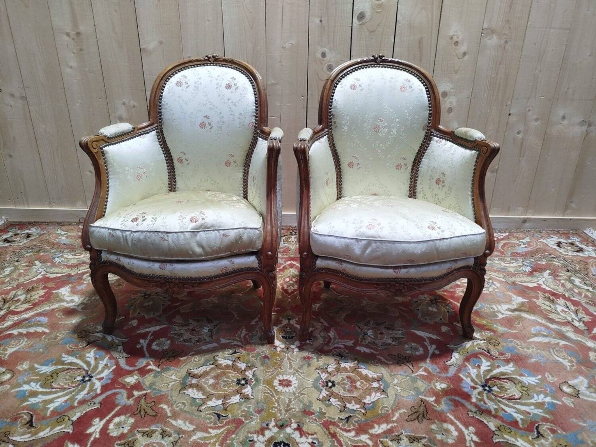 Pair of armchairs - Louis XV style bergères in silk.