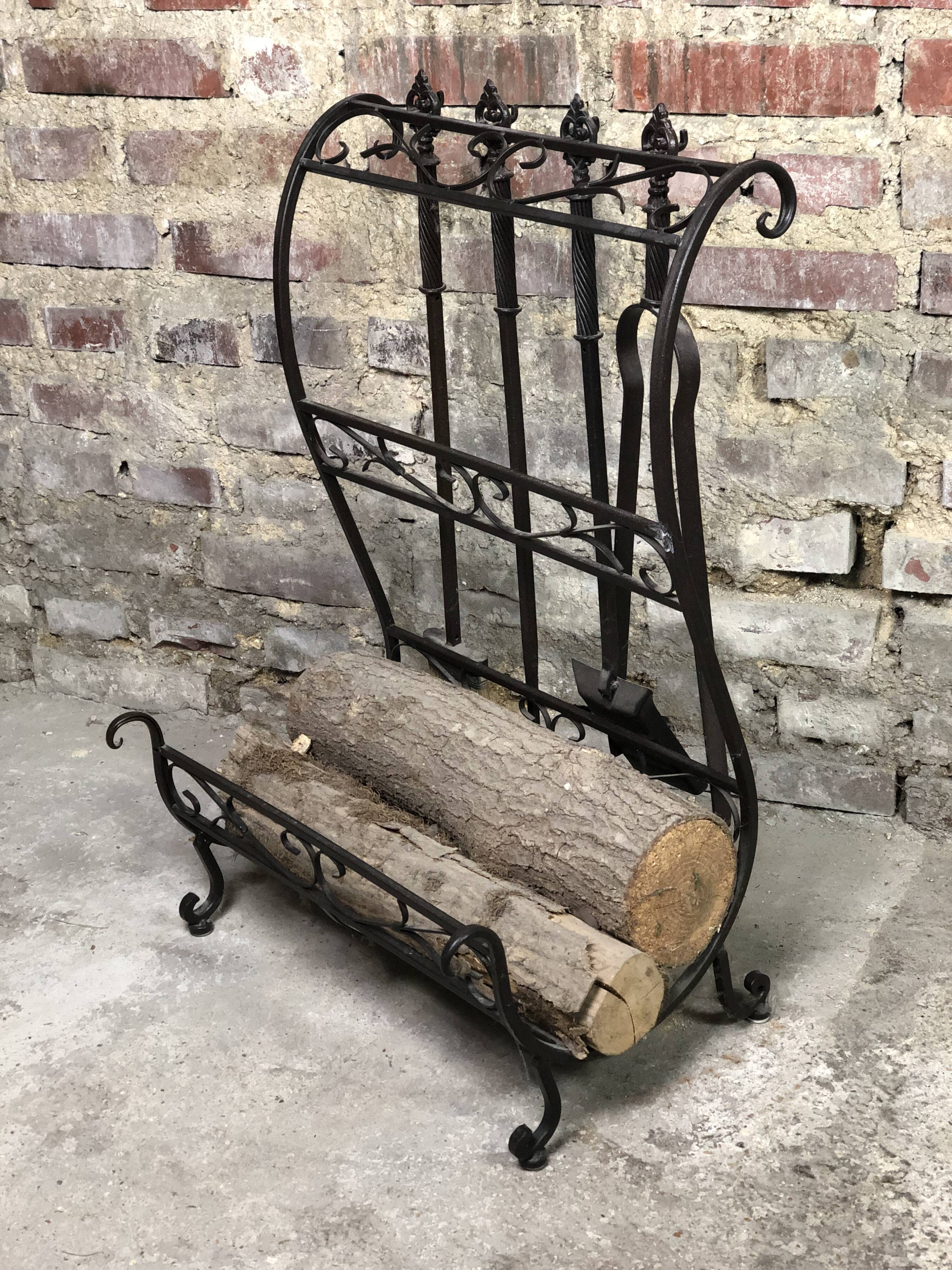 Servant / wrought iron log holder
