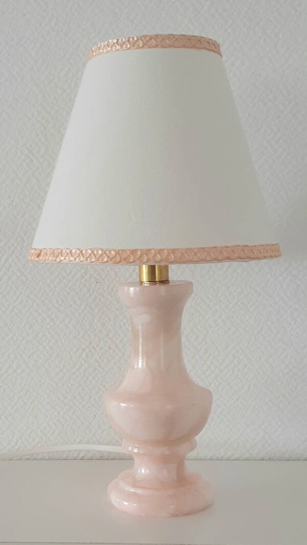 lampe en albâtre rose