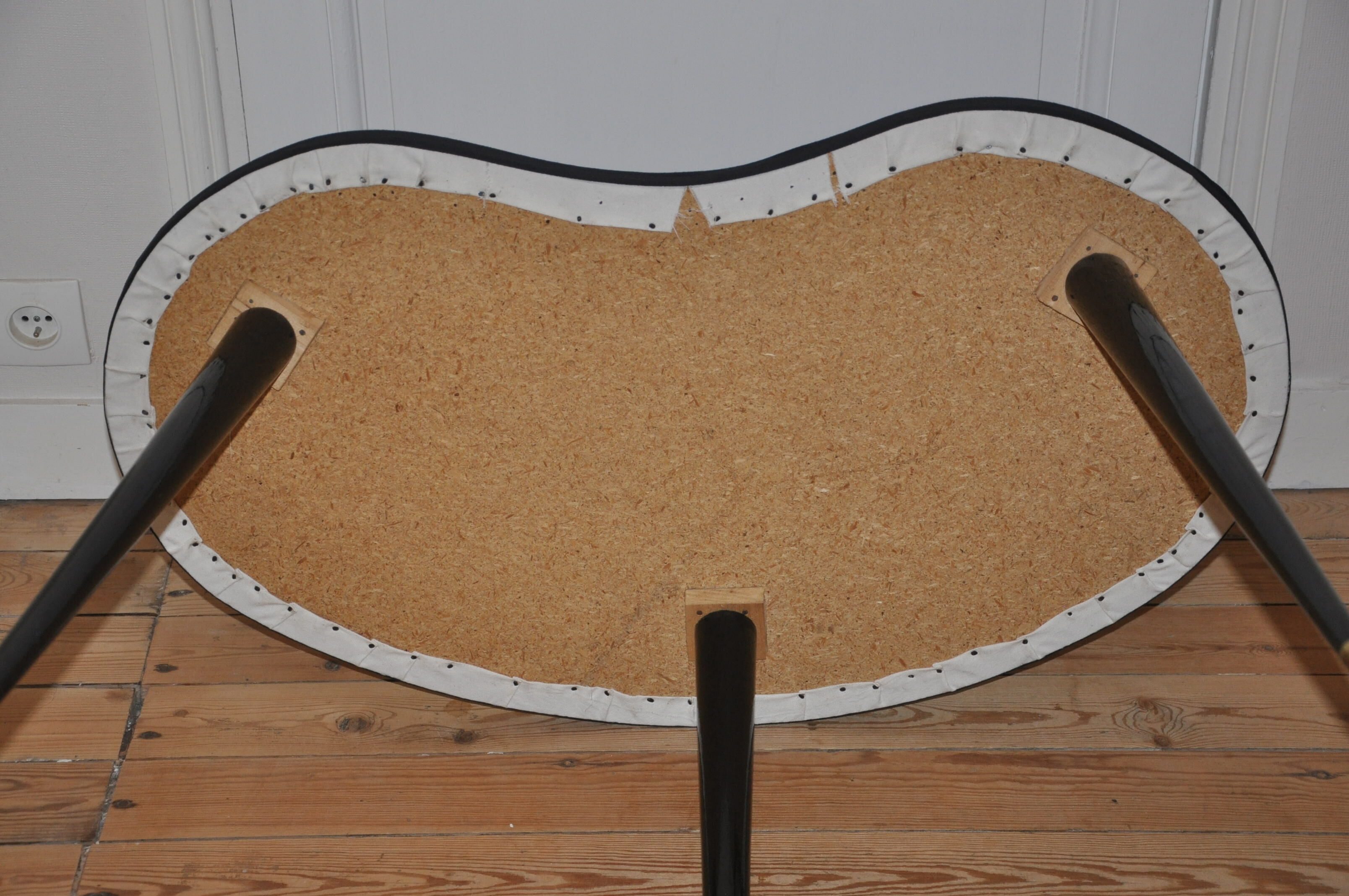 Table tripod shape vintage bean