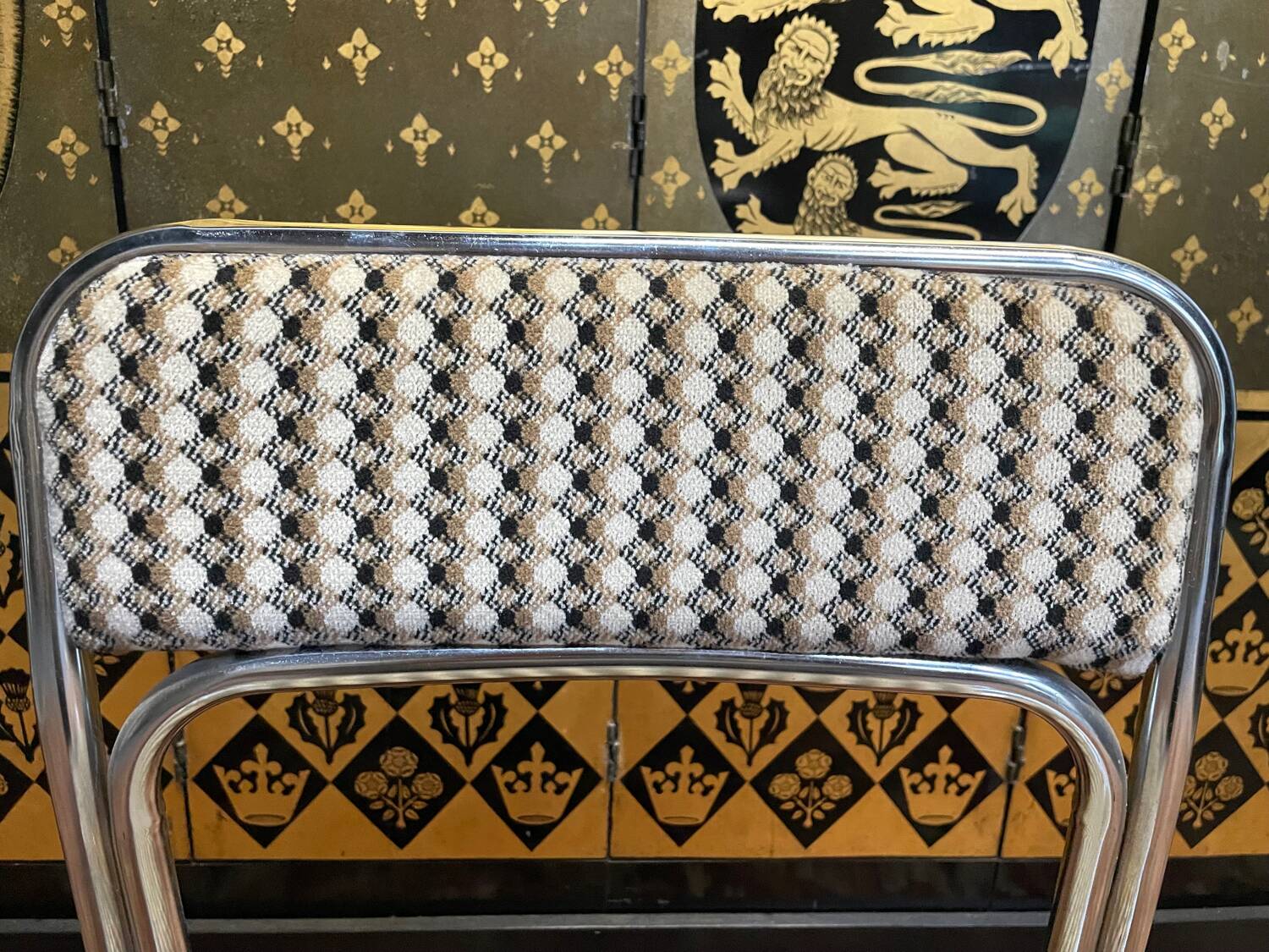 Suite de 6 chaises vintages 1970 chromées
