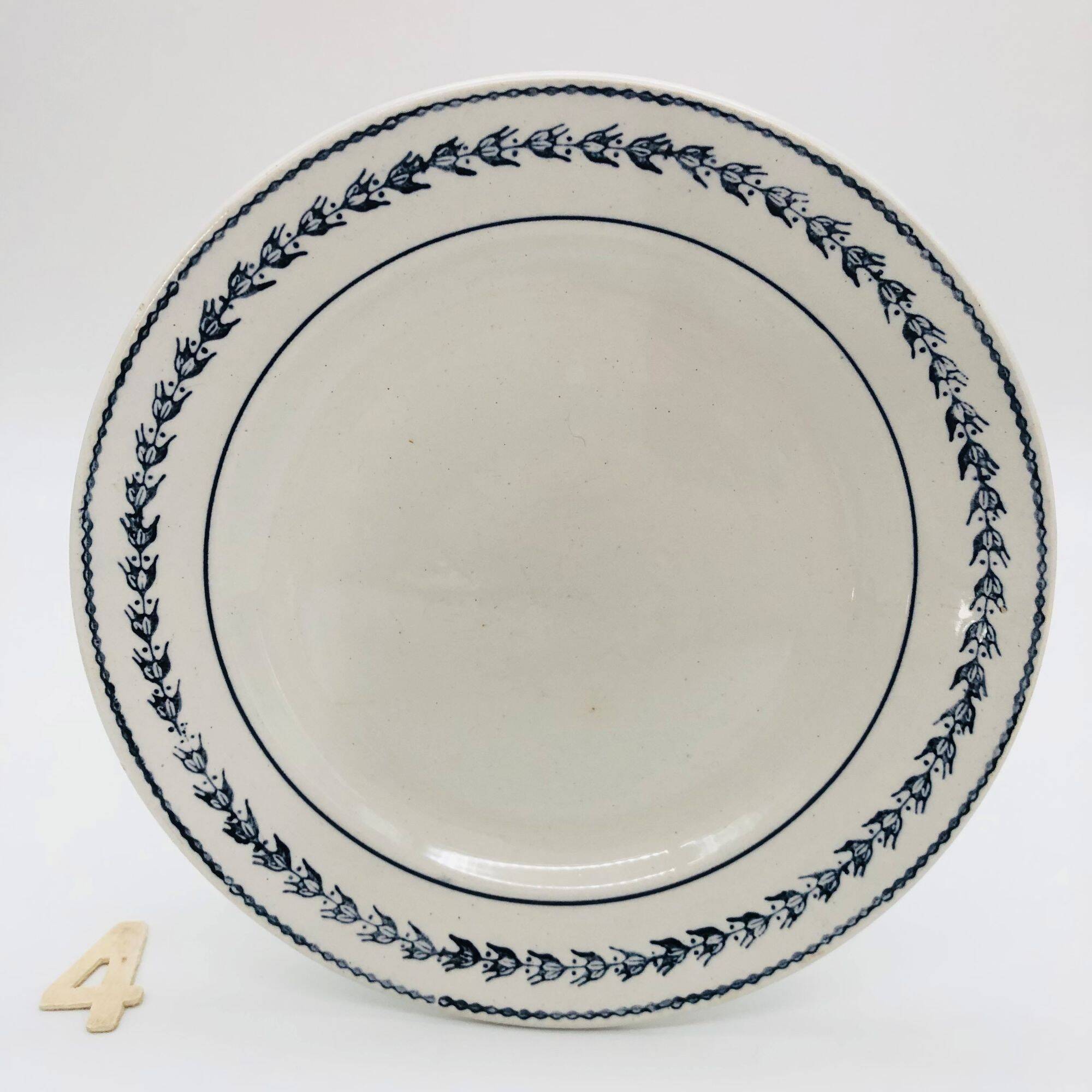 6 dessert plates, "St Amand and Hamage"