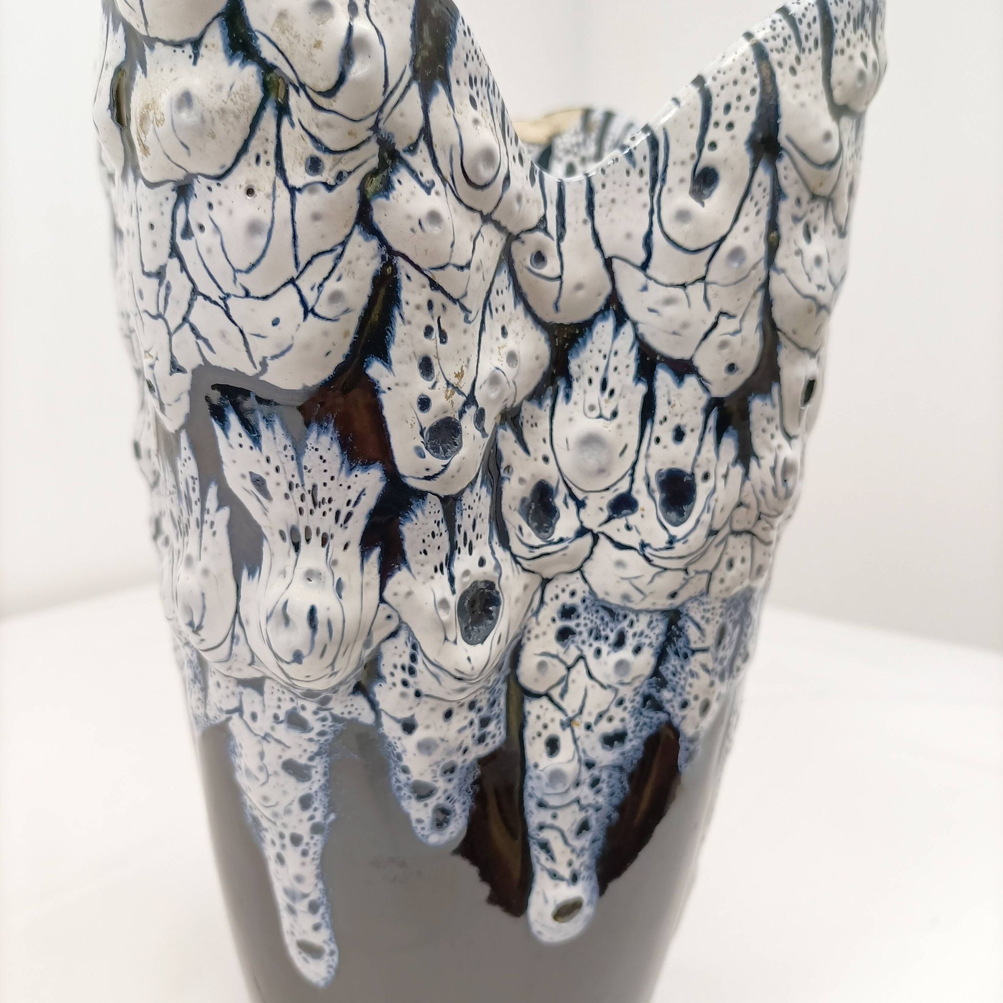 Large black and white glazed ceramic vase - contemporary style 25 cm