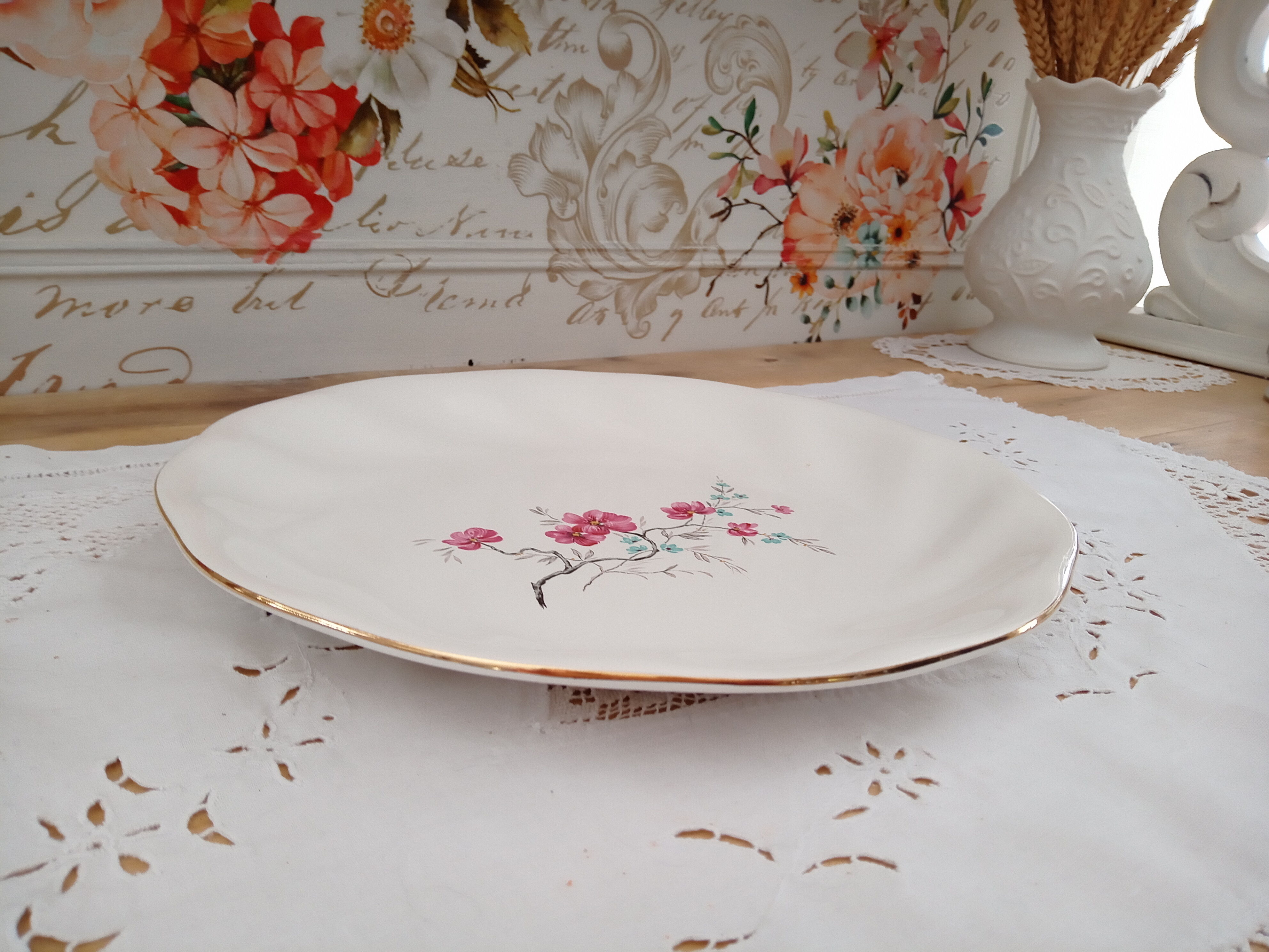 Salins France Polynesia style pie or cake dish