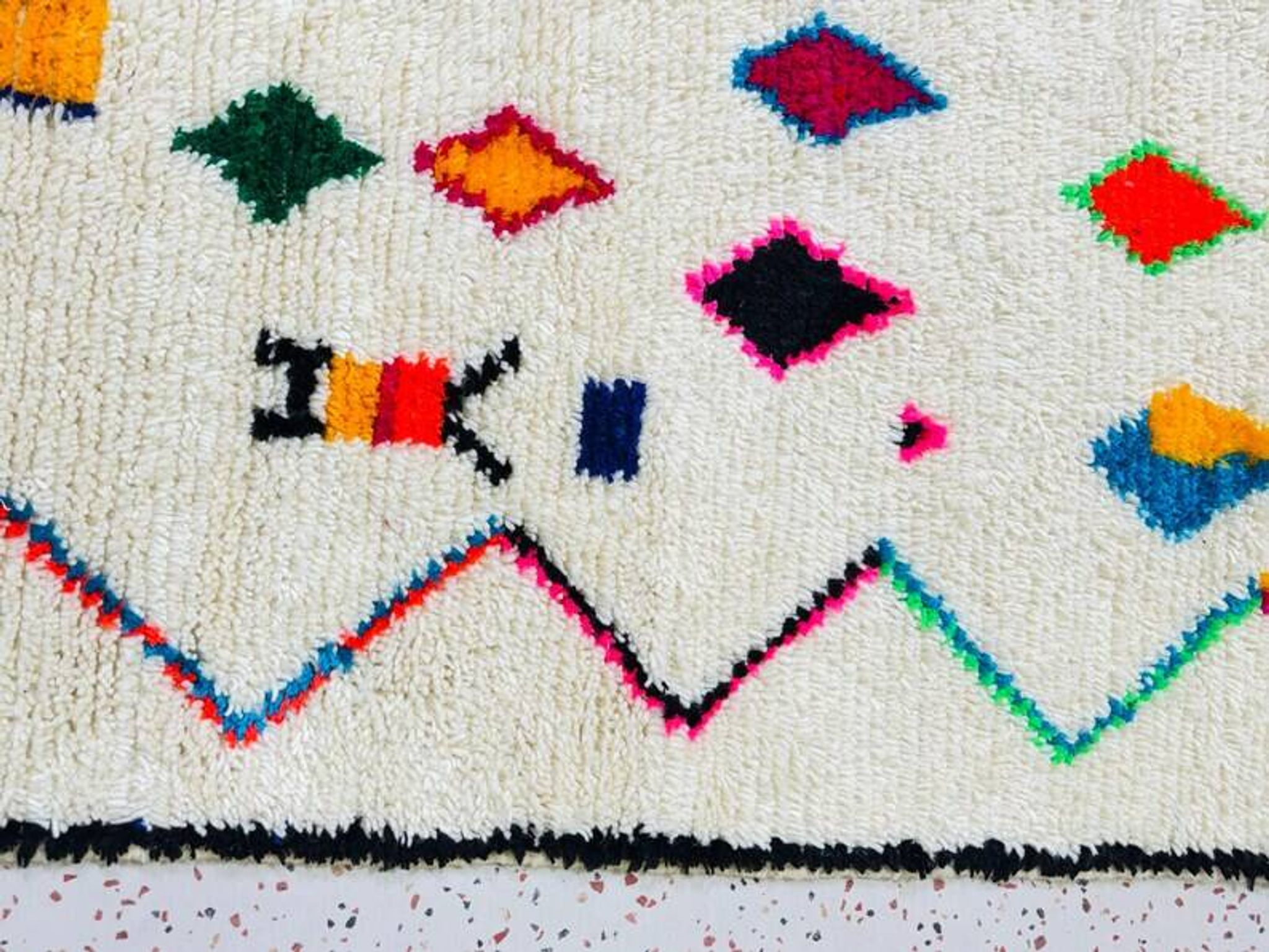 Tapis en laine blanc décoré 200cmx300cm