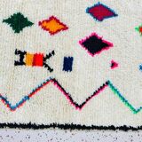 Decorated white wool rug 200cm x 300cm