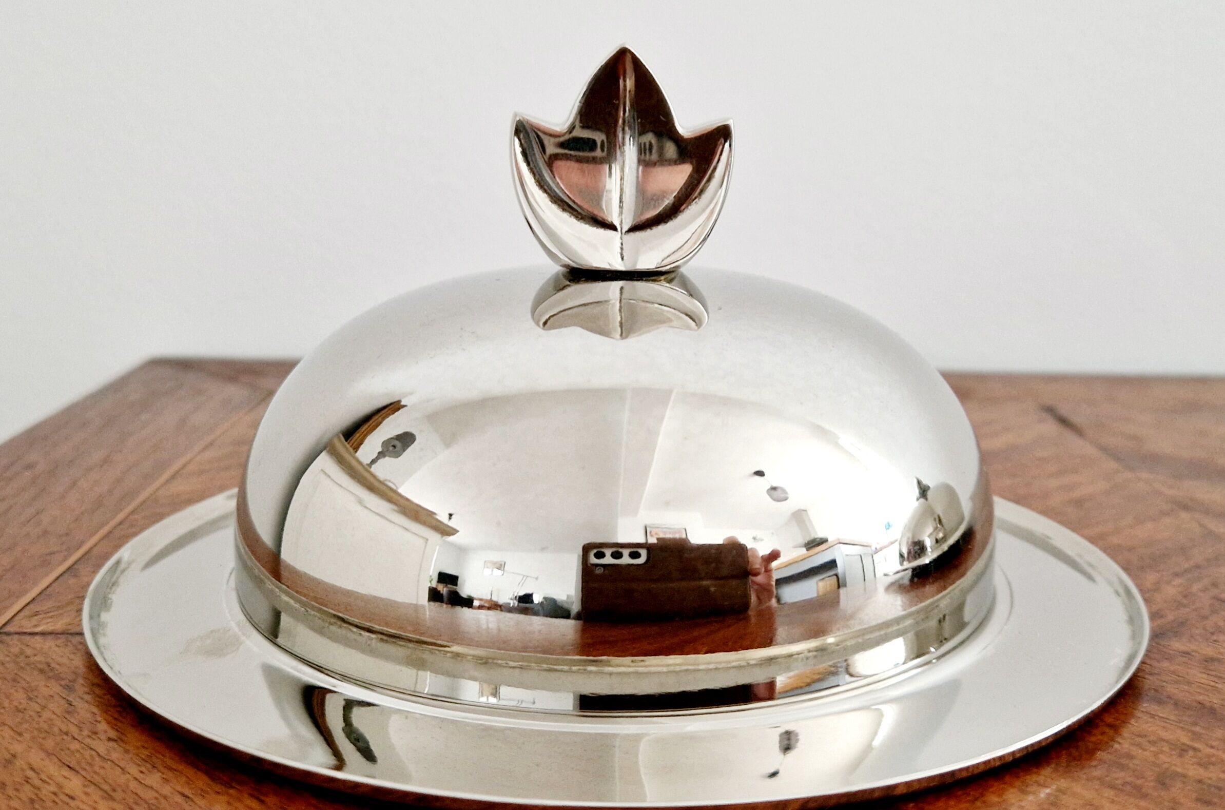 Individual butter dish in silver metal leaf decoration