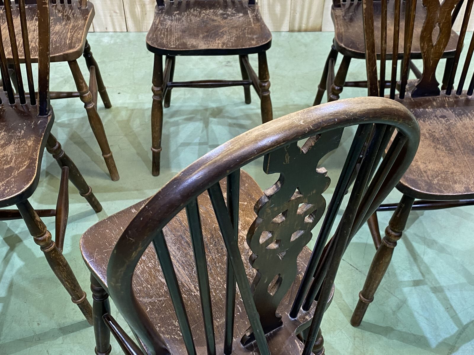 Série de 6 chaises bistrot anglaises en orme années 70