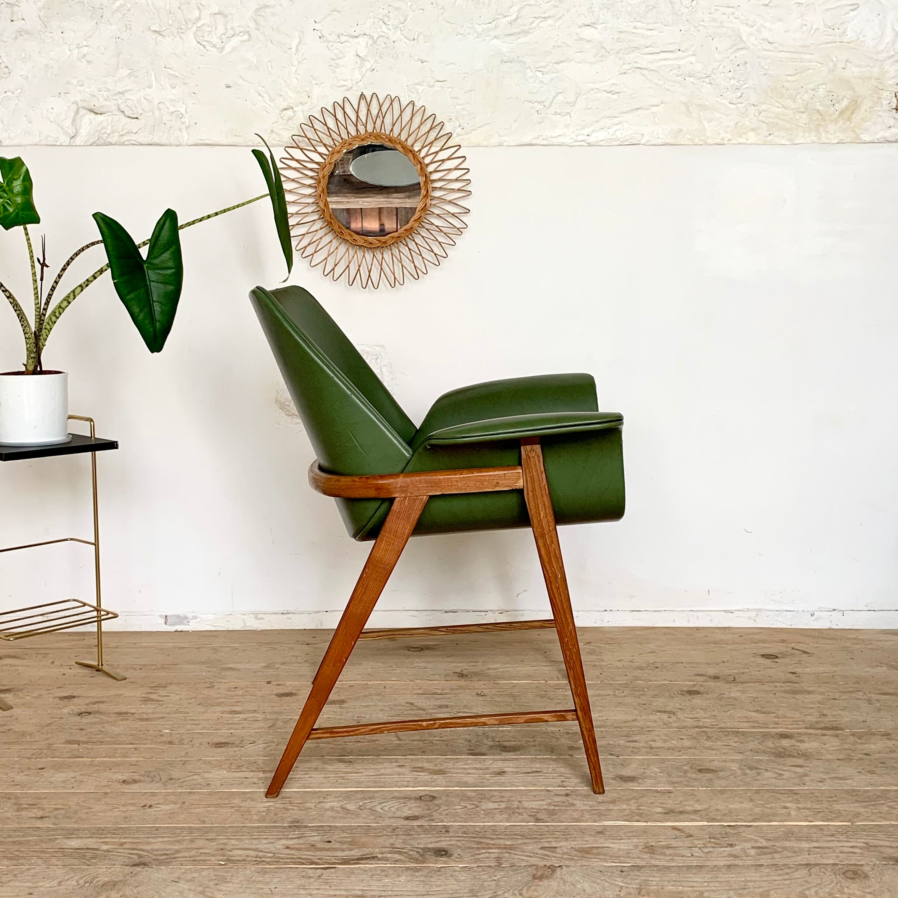 Vintage tulip armchair oak and green skai