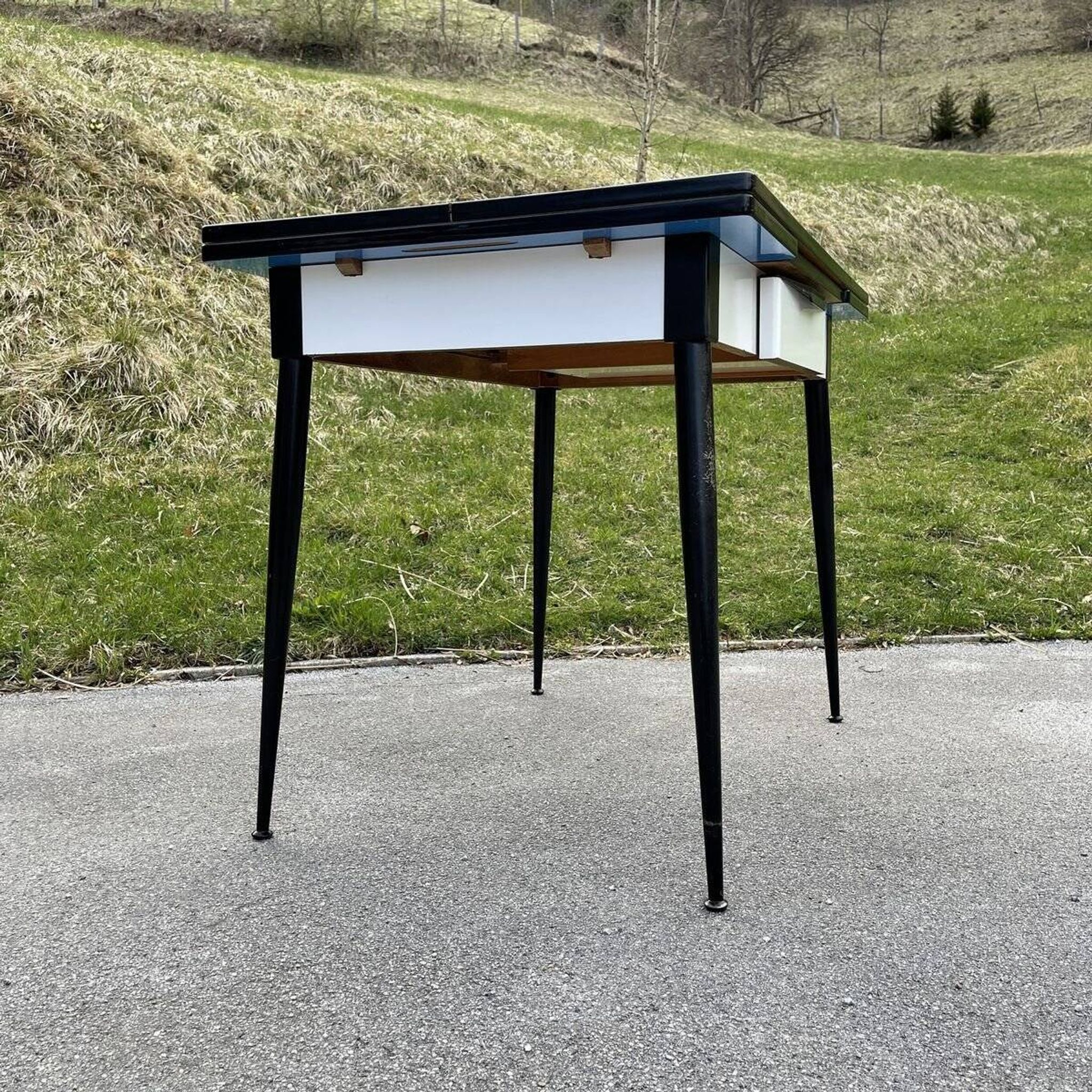 Italian dining table and 4 chairs by Salvarani, 1950s, set of 5.