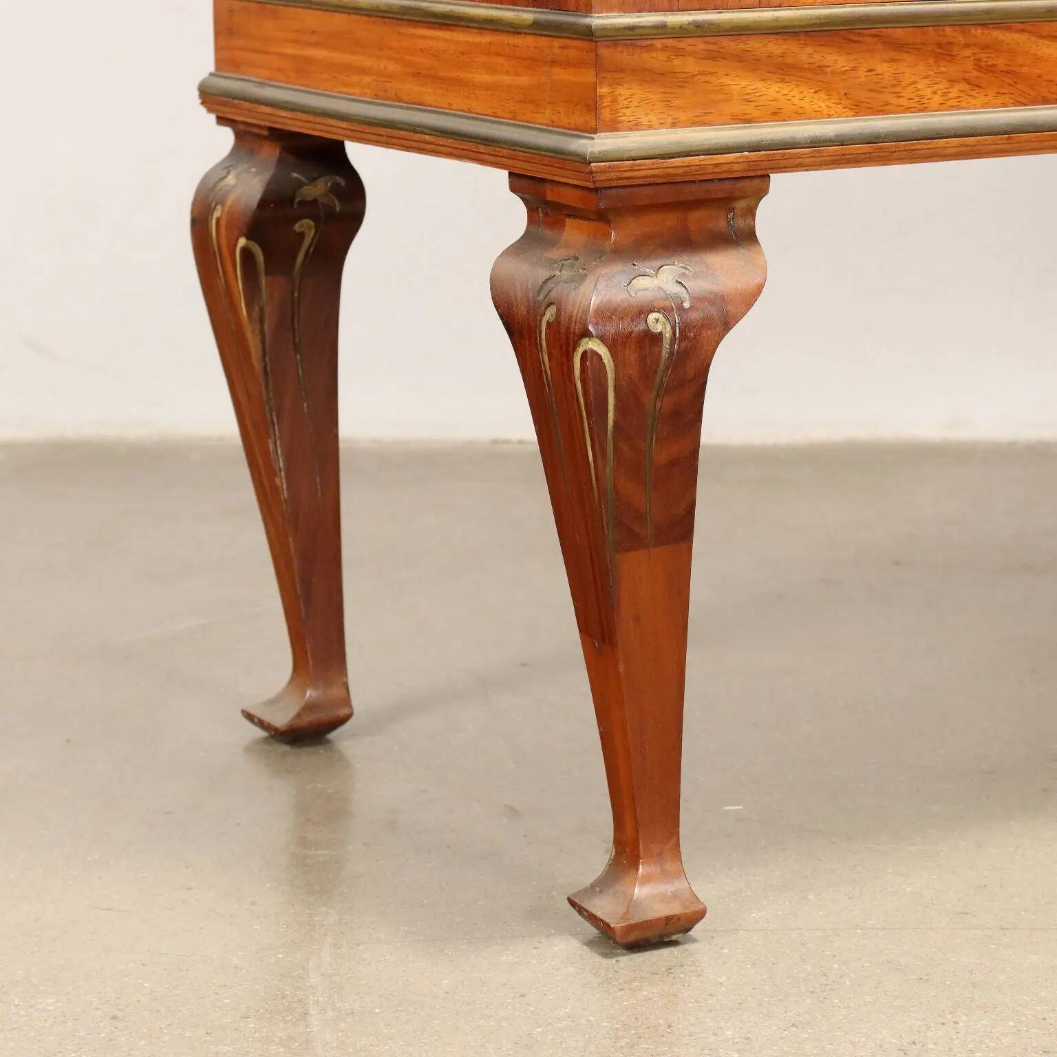 Antique Art Nouveau display cabinet in mahogany, Italy, 19th century.
