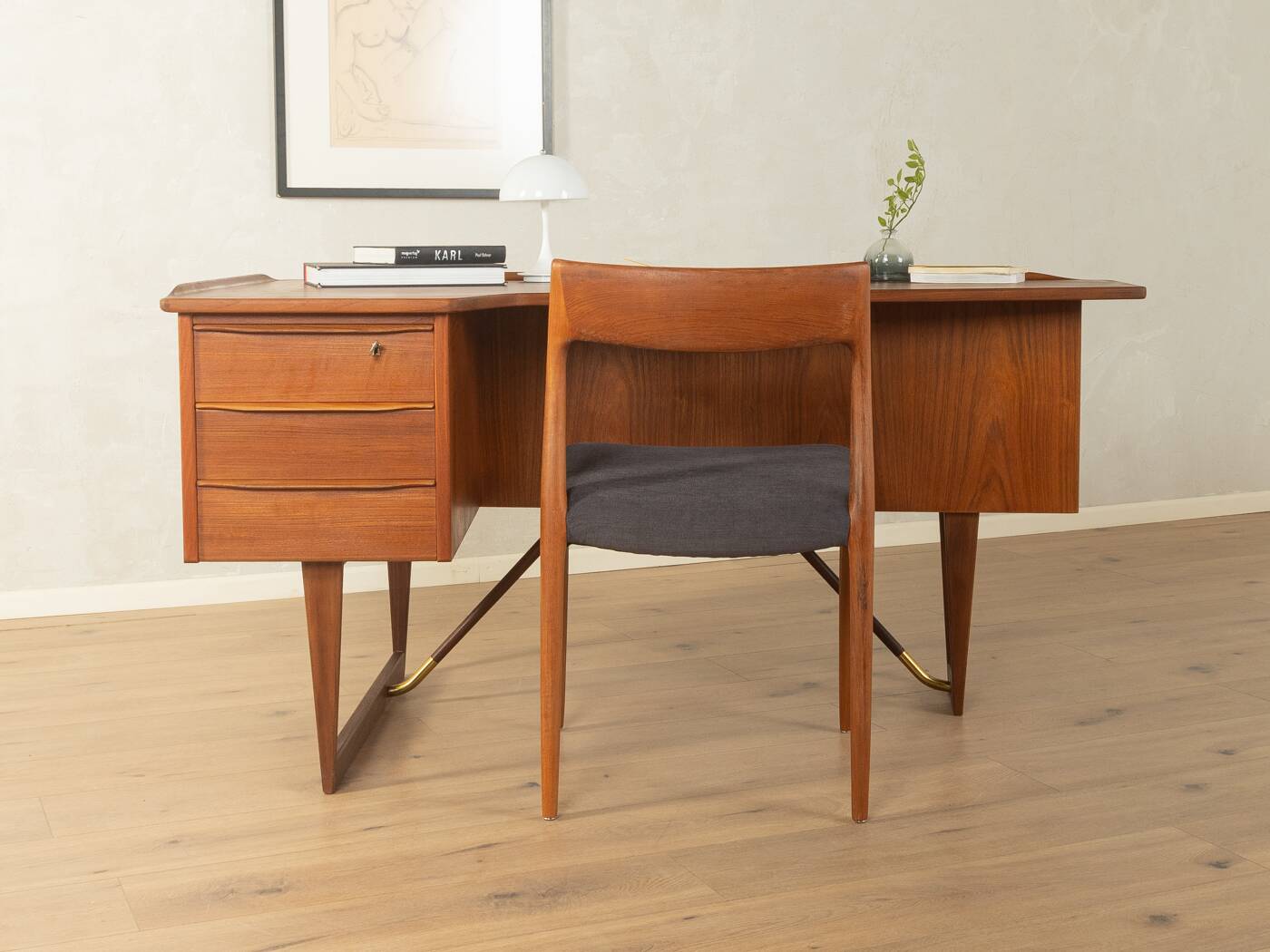 Boomerang Desk, Peter Løvig Nielsen