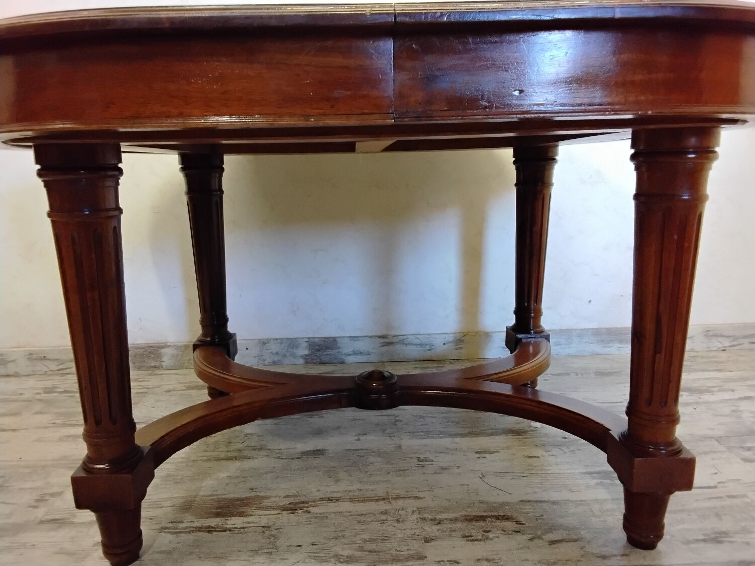 Table ovale en bois avec rallonges