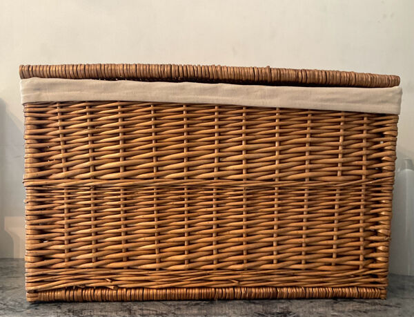 Malle vintage en osier tressé
