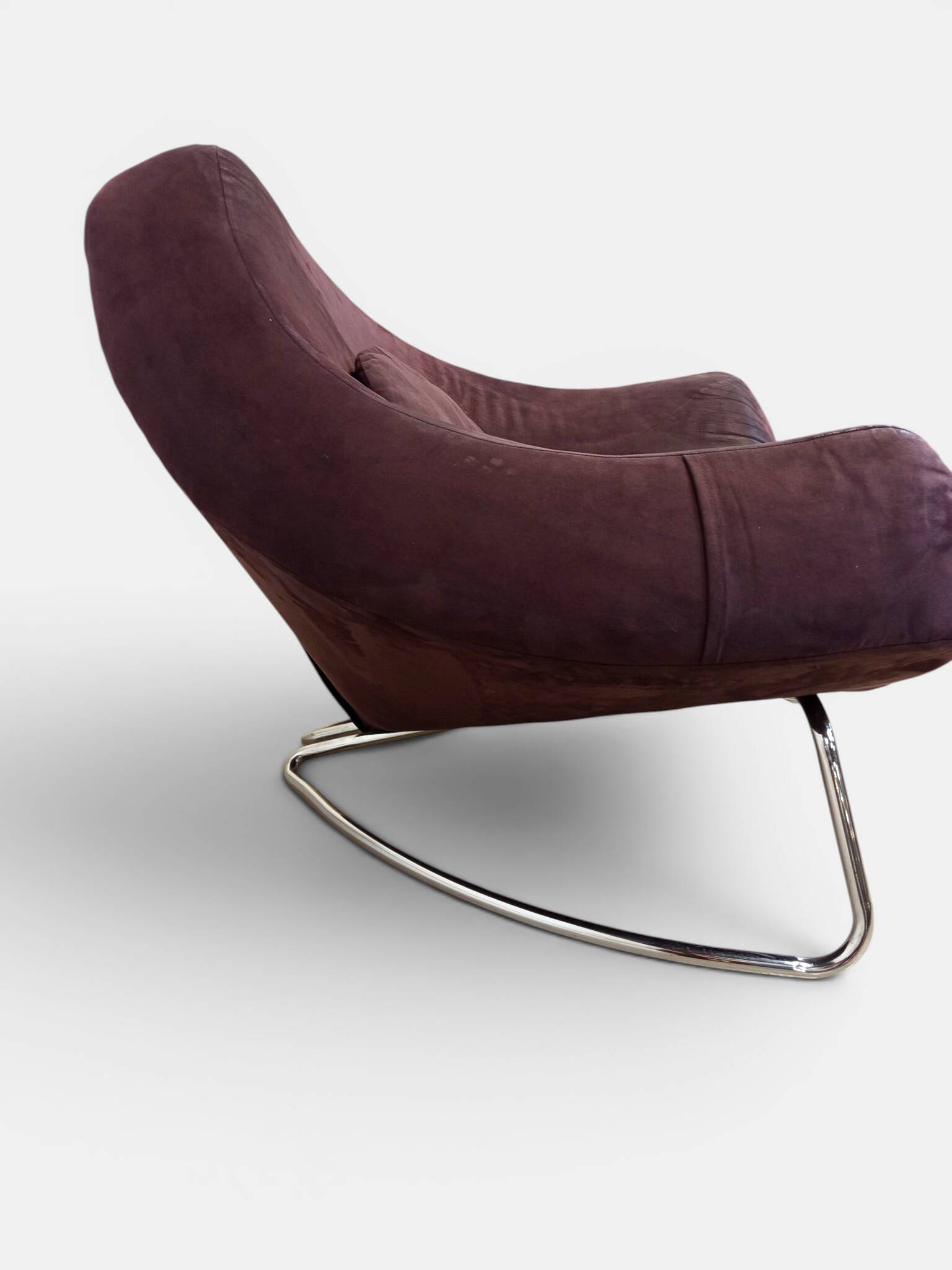 Fauteuil triangulaire "Chili" par Paul Falkenberg – Alcantara Chocolat