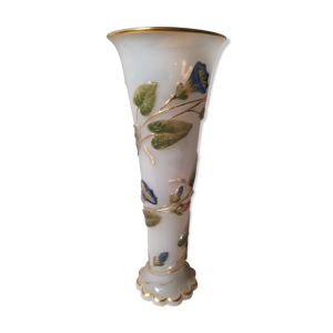 vase en opaline romantique