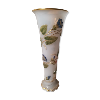 Vase en opaline romantique