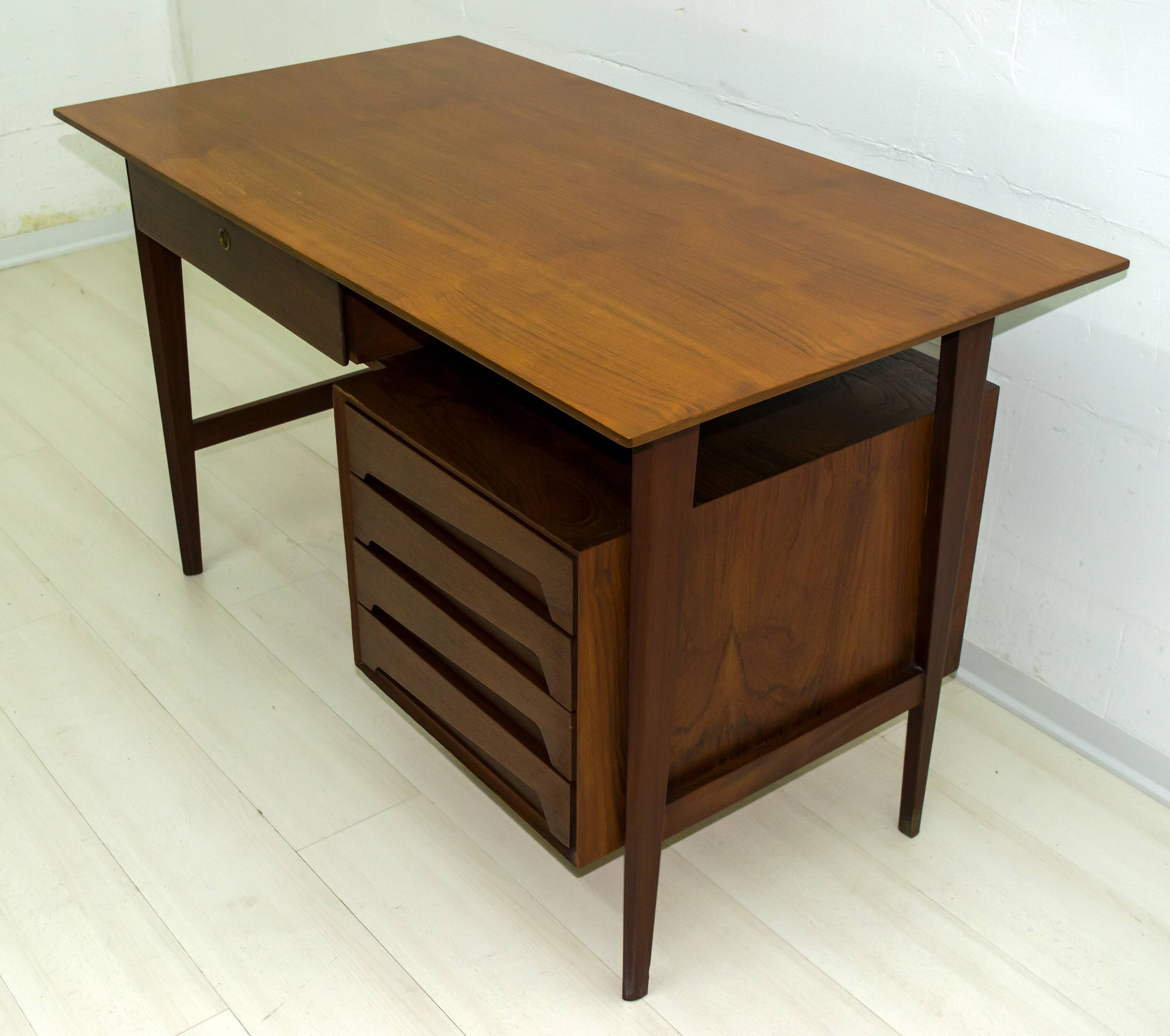 Vittorio Dassi Mid-Century Italian Teakwood Writing Desk and Chair, 1950