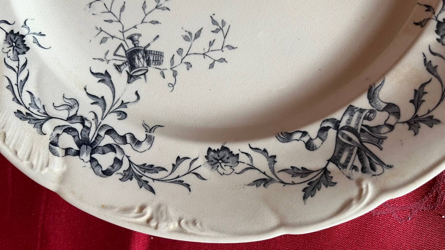 assiette plate W.A.A and co XIX eme