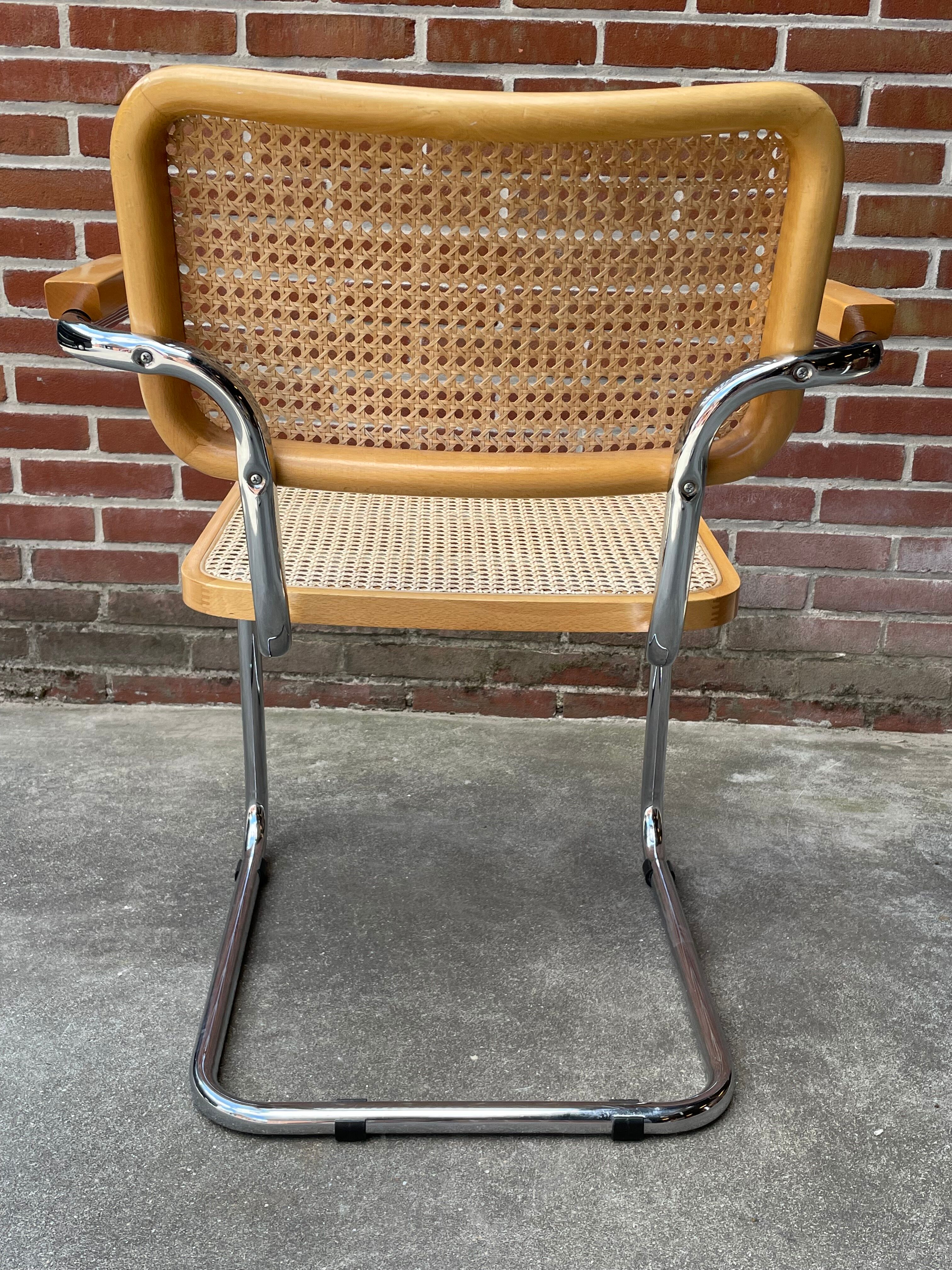 Cesca chair B64 with armrests by Marcel Breuer Design