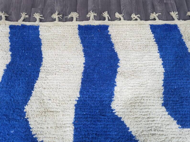 Large wool Berber rug decorated 250/300