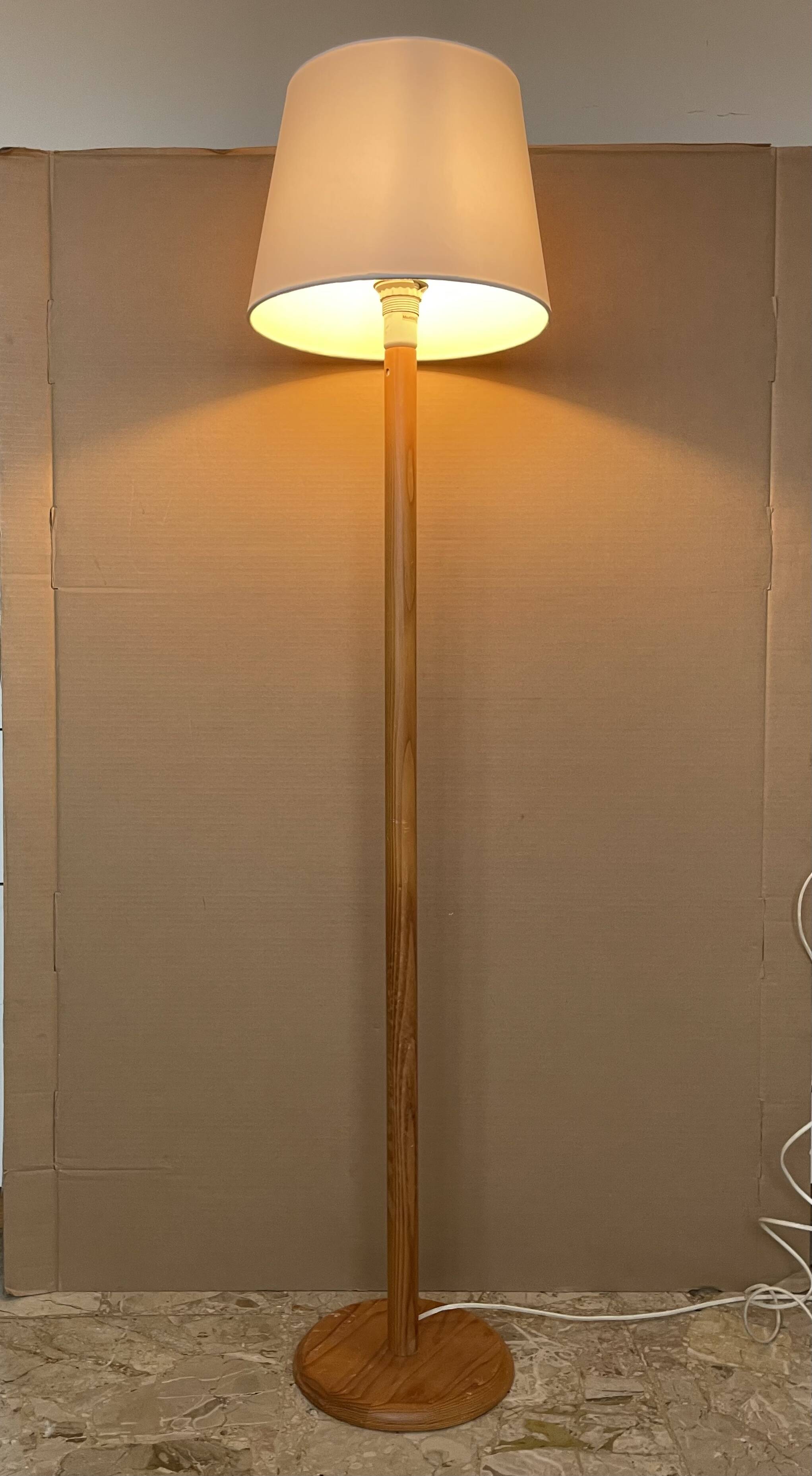 Lampadaire en bois ikea vintage
