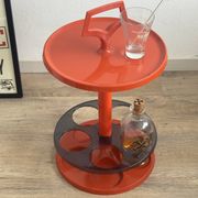 Table appointment / vintage orange bar