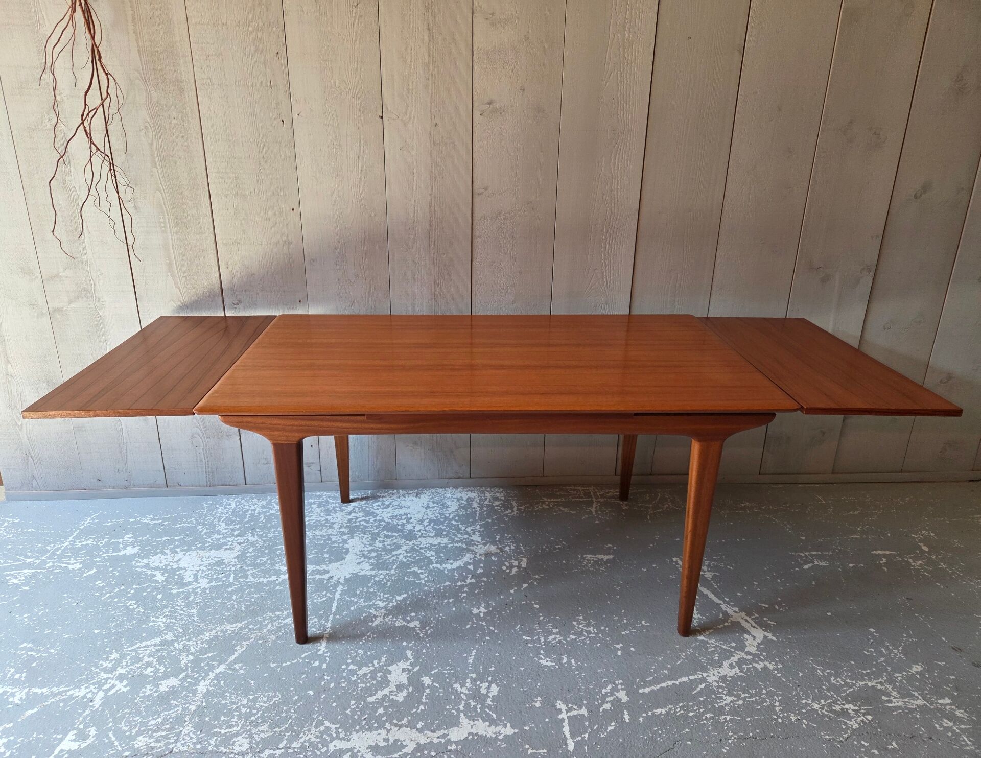 Scandinavian table