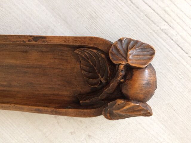 Art Deco wooden bread cut