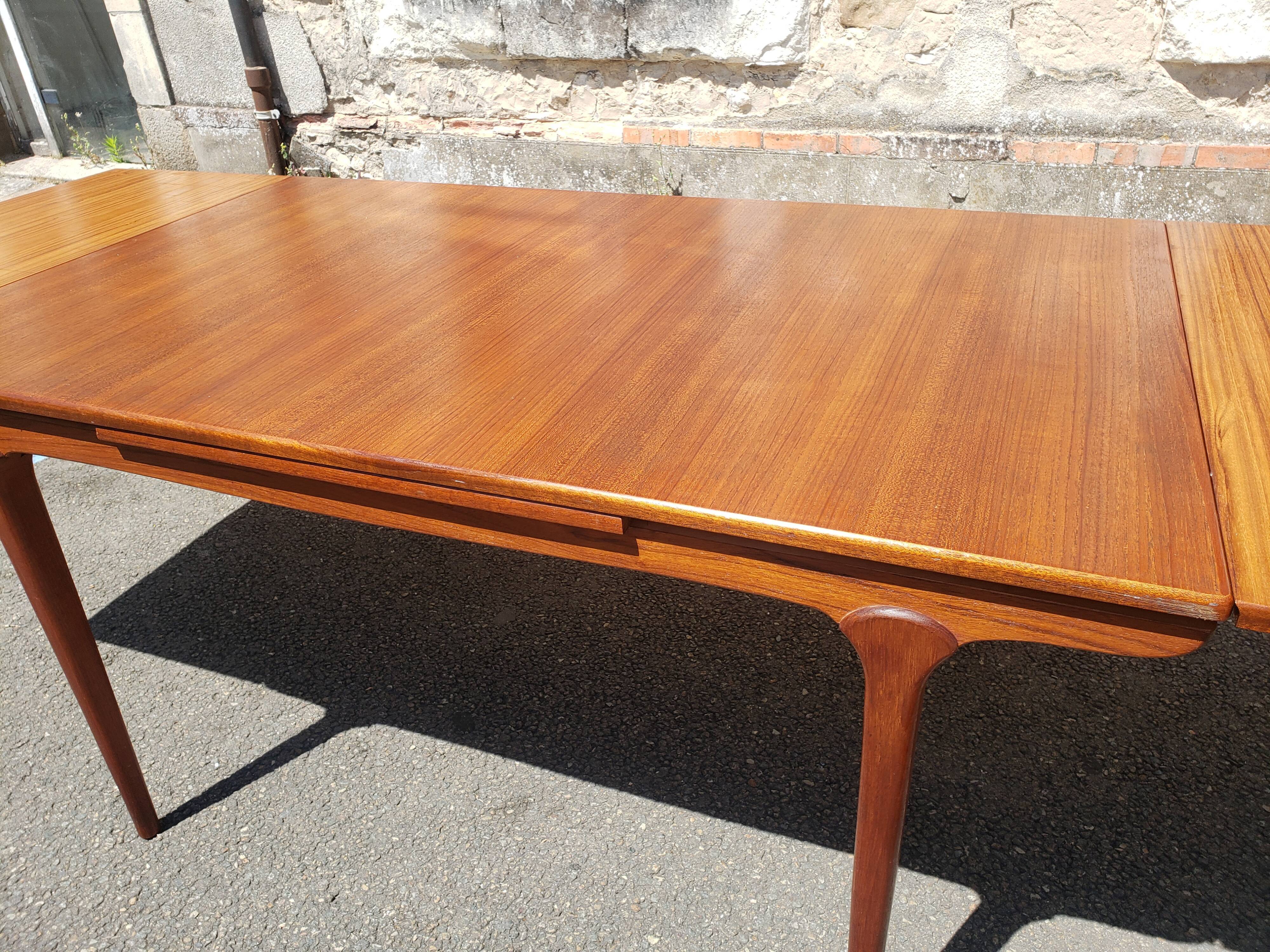 Scandinavian teak table expandable
