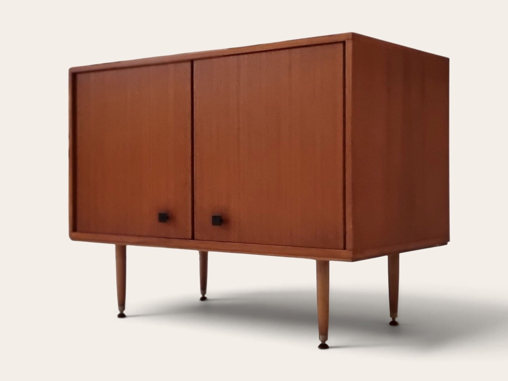 Armoire du milieu du siècle