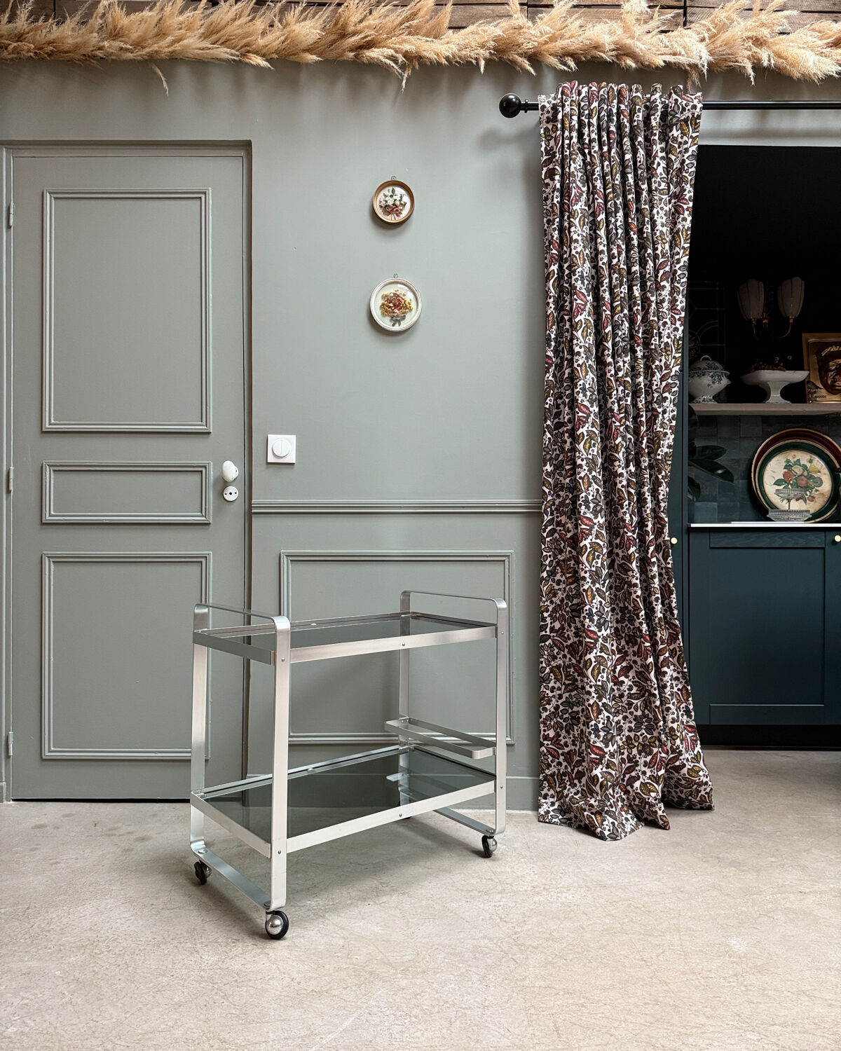 Vintage 70s serving cart in chromed metal and smoked glass