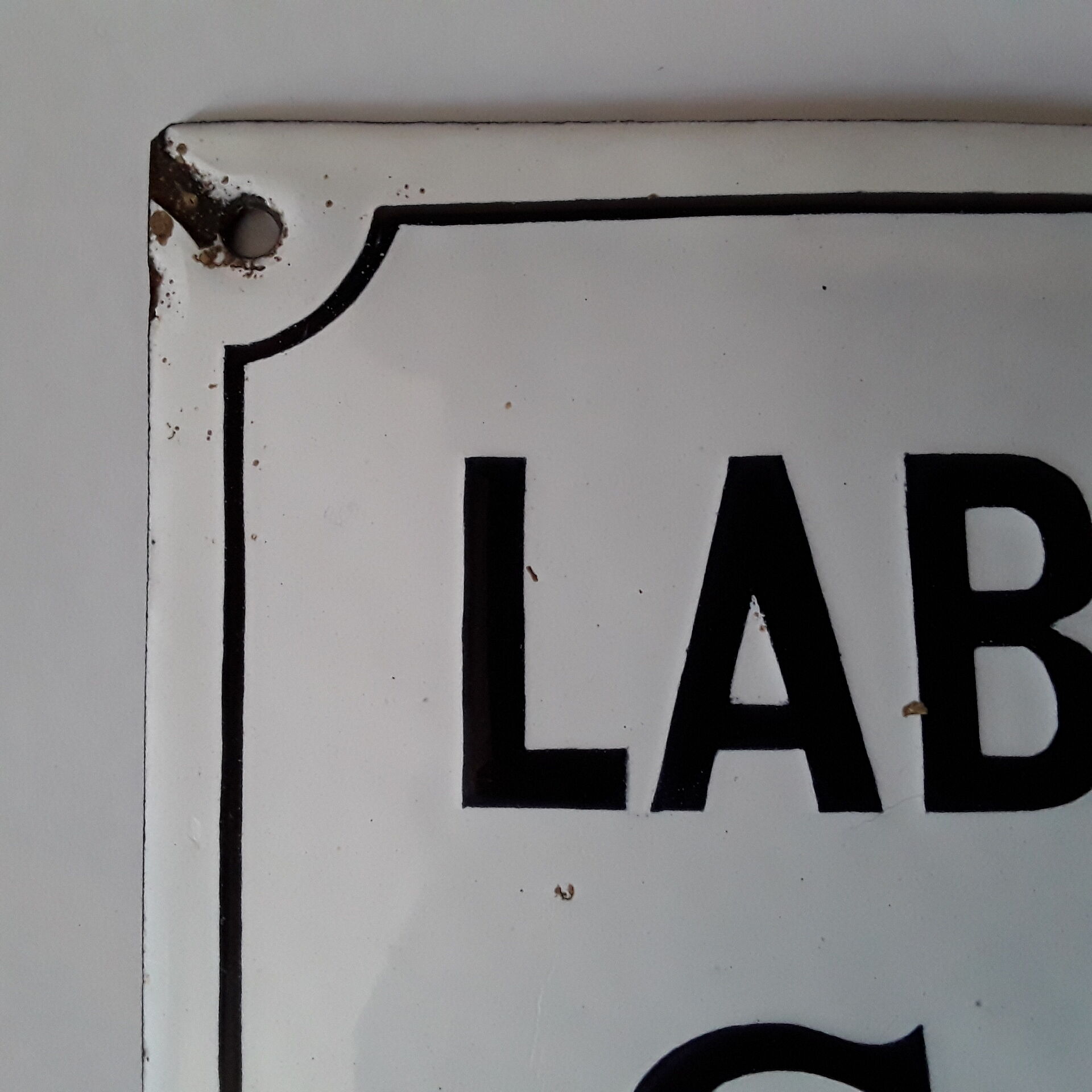 Enamelled plate "laboratory"