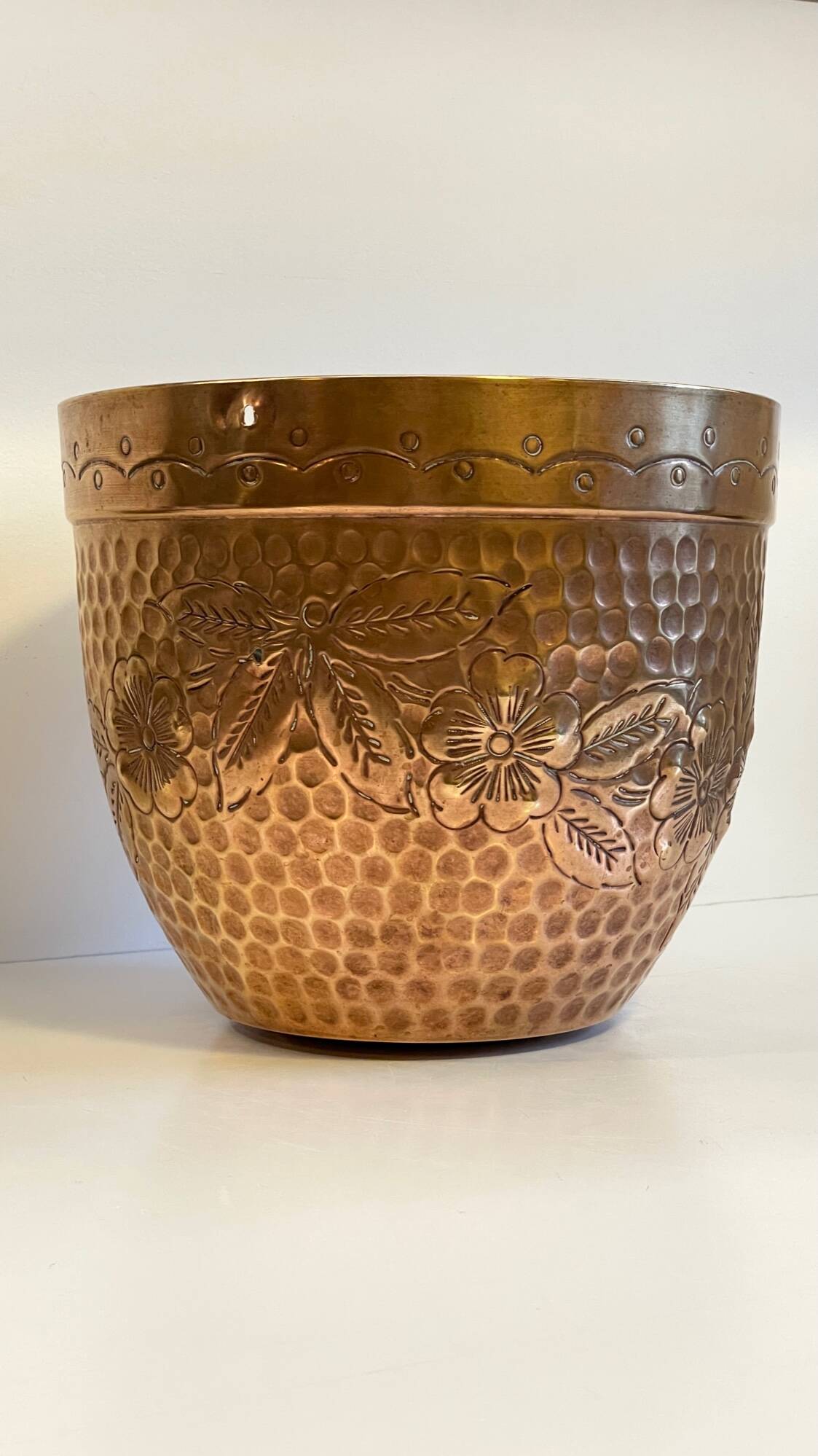 Large planter by villedieu in brass 1970s - 1980s