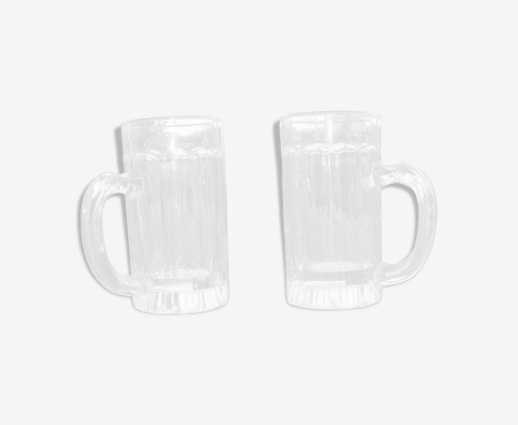 Deux chopes à bière de bistrot