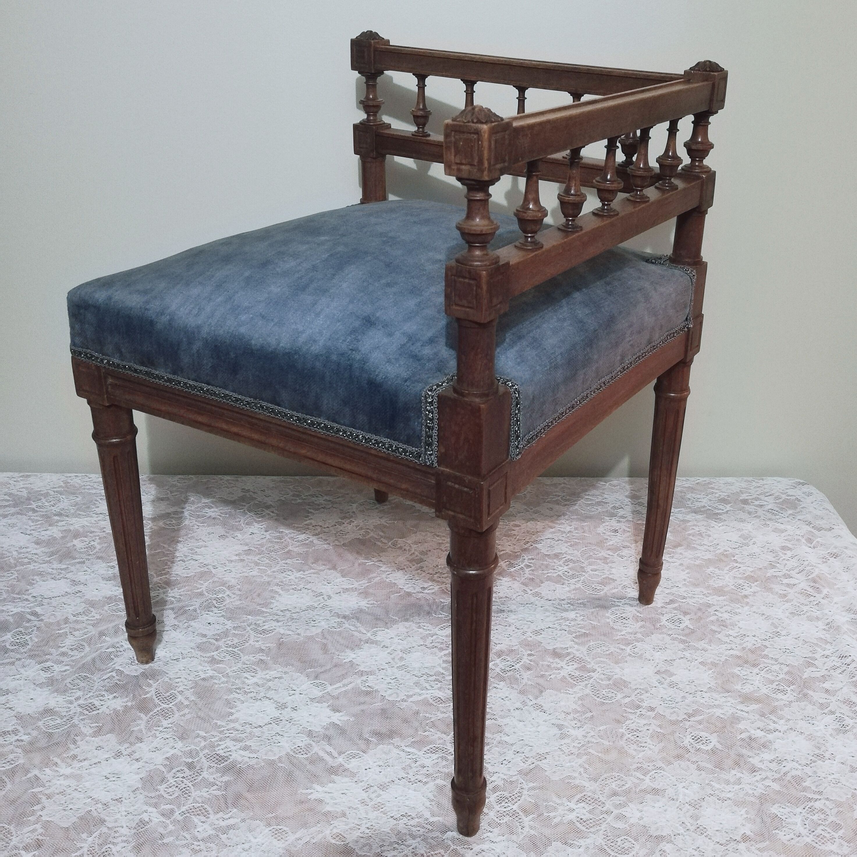 Fauteuil d'angle de style Louis XV assise velours