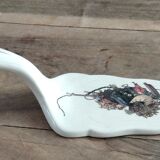 Pelle à tarte en faïence décor Obernai signé Henri Loux