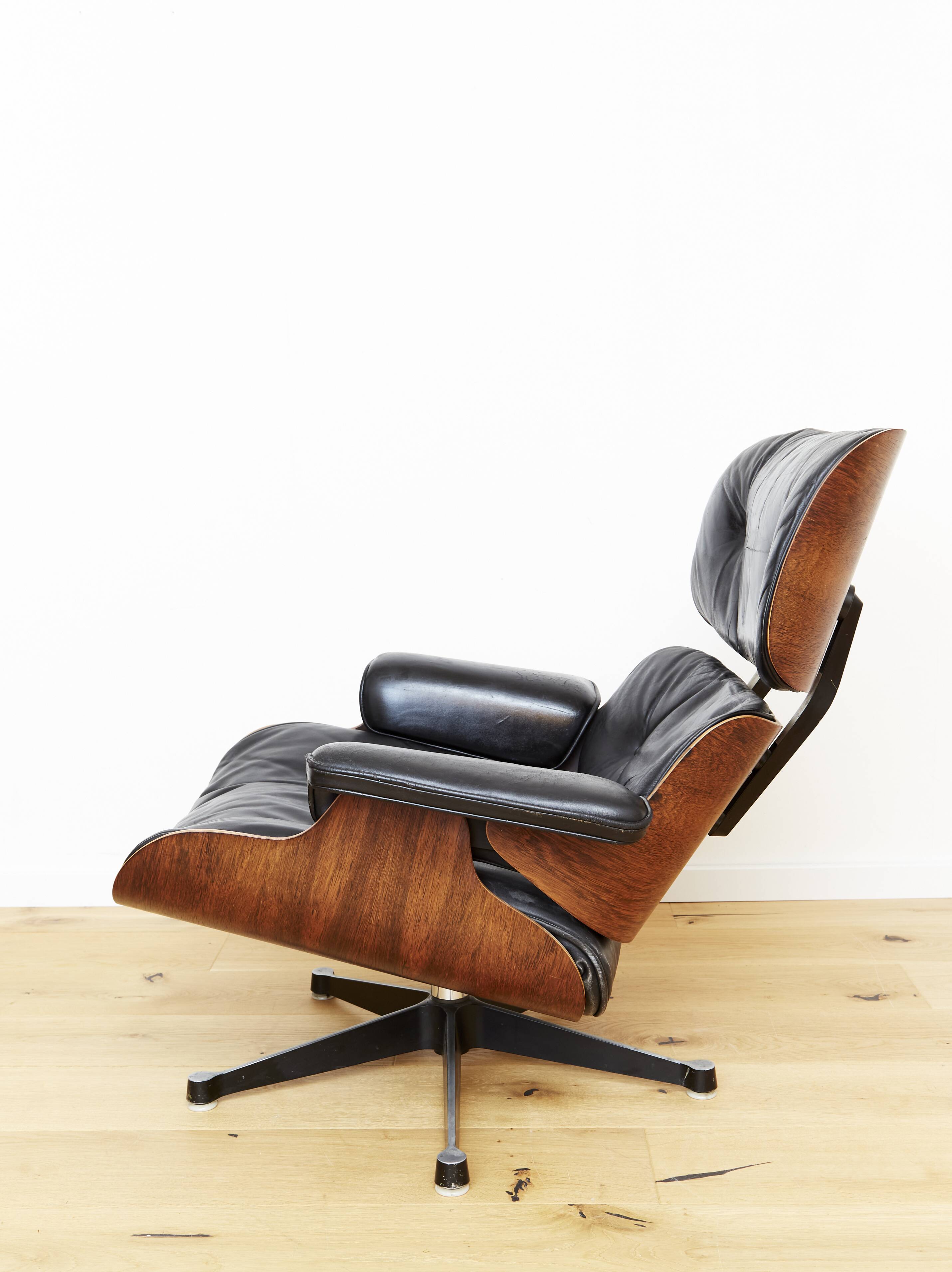 Fauteuil et pouf Charles & Ray Eames pour Herman Miller
