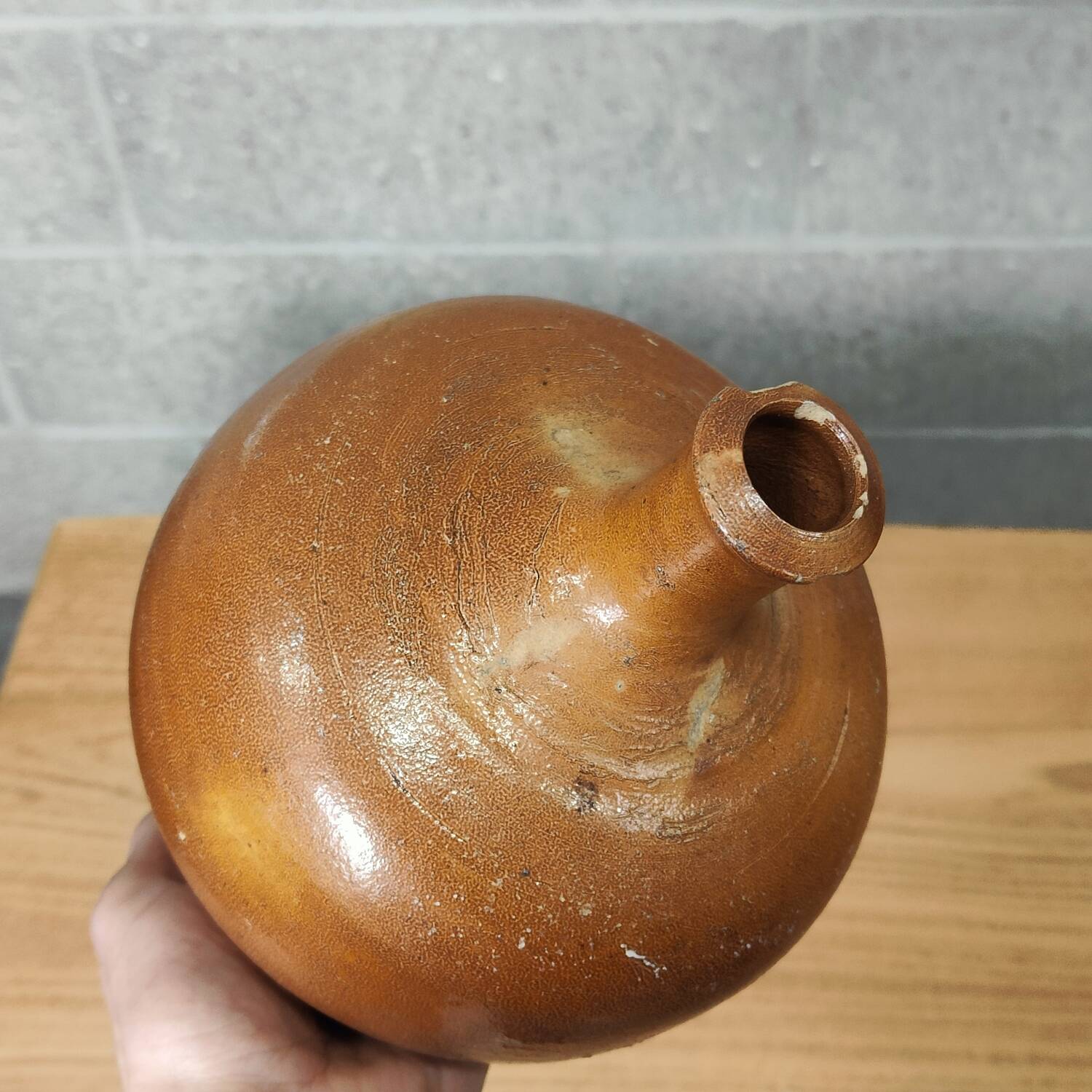 Jar, sandstone amphora, spinning top shape, year 50