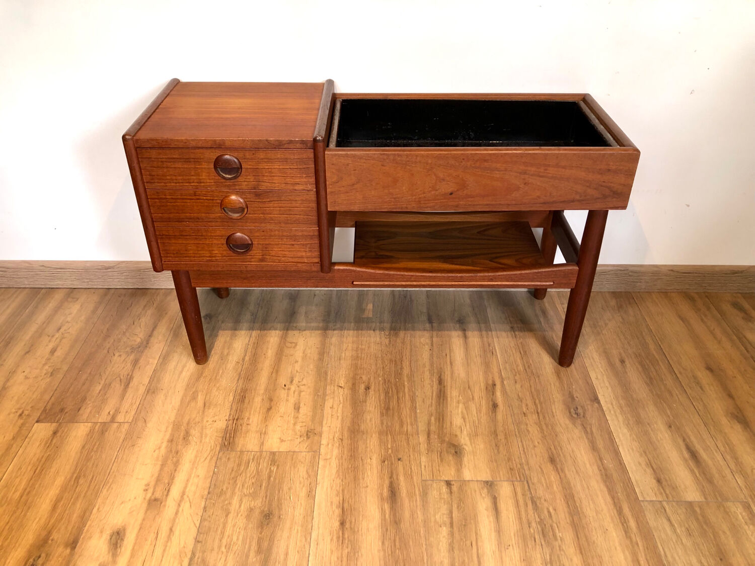 Scandinavian planter