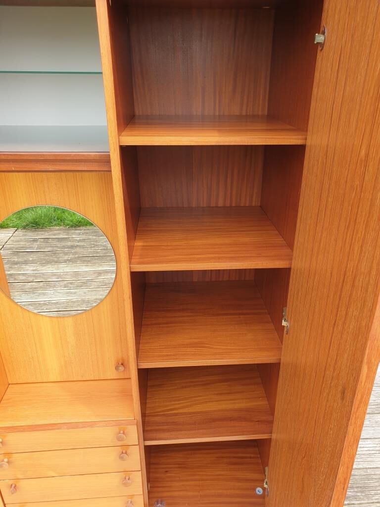 Scandinavian dressing cabinet with round mirror