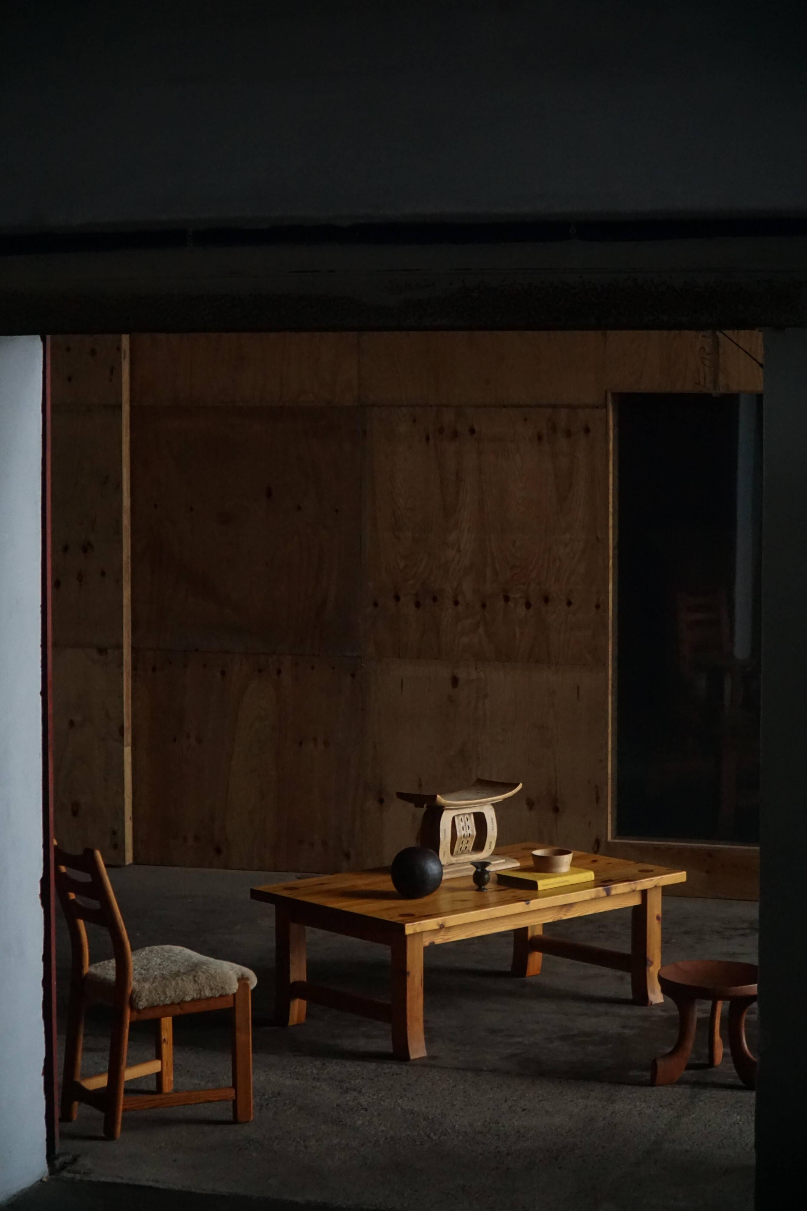 Uno & Östen Kristiansson, table basse rectangulaire en pin, milieu du XXe siècle, années 1970