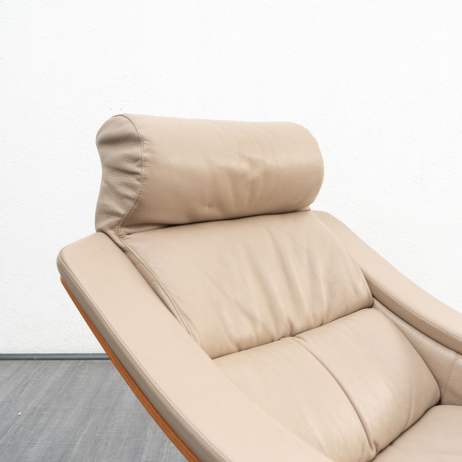 Lounge armchair with footrest, Scandinavian design, Kroken model, leather