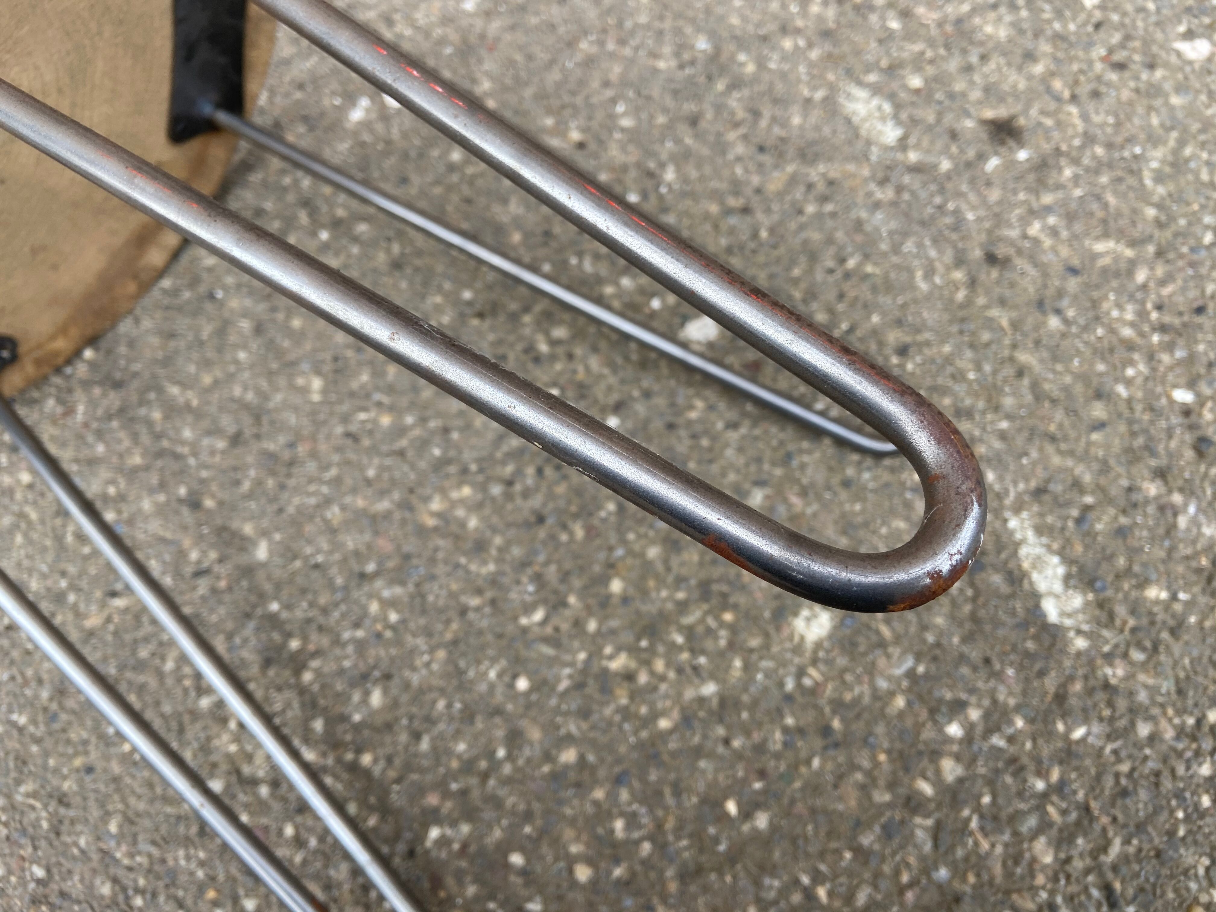 Industrial haerpin pinhead tabouret