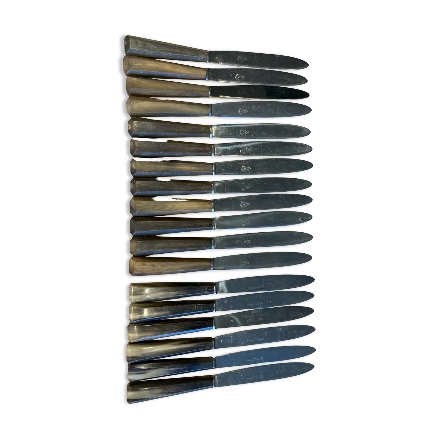 Series of 18 knives (12+6) horn handles