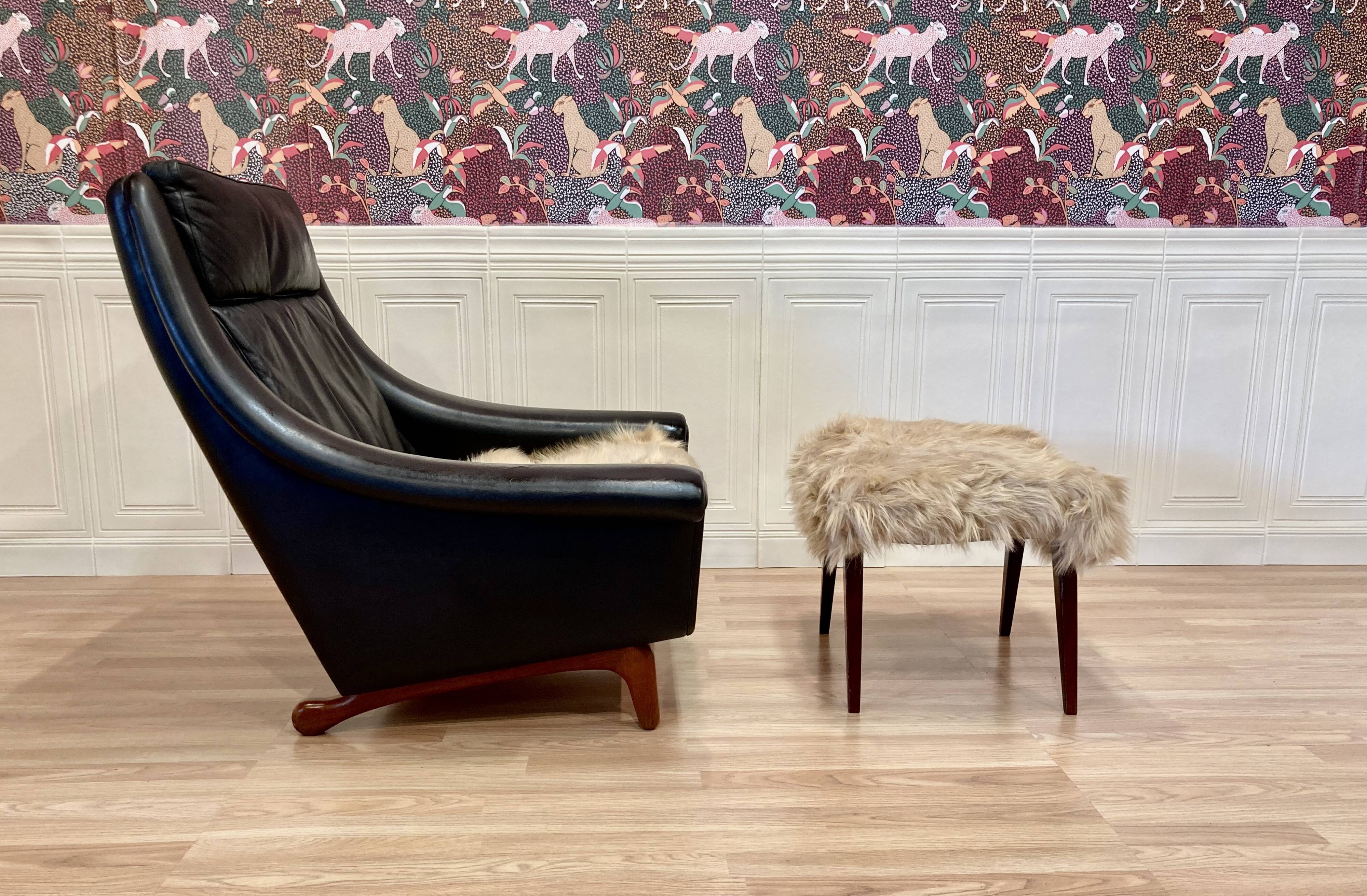 Fauteuil design scandinave Aage Christiansen cuir noir 1950.