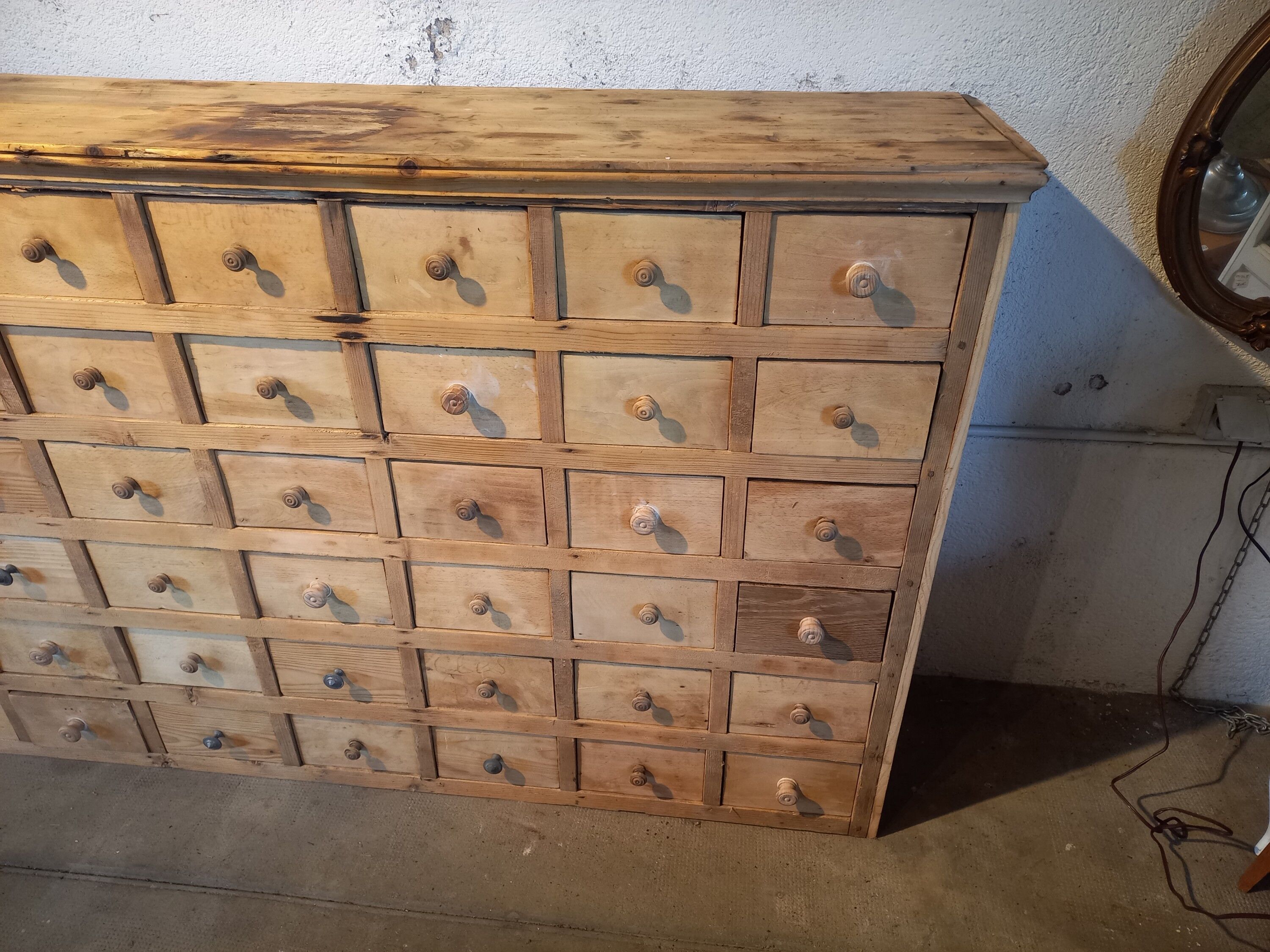 Trade cabinet with drawers